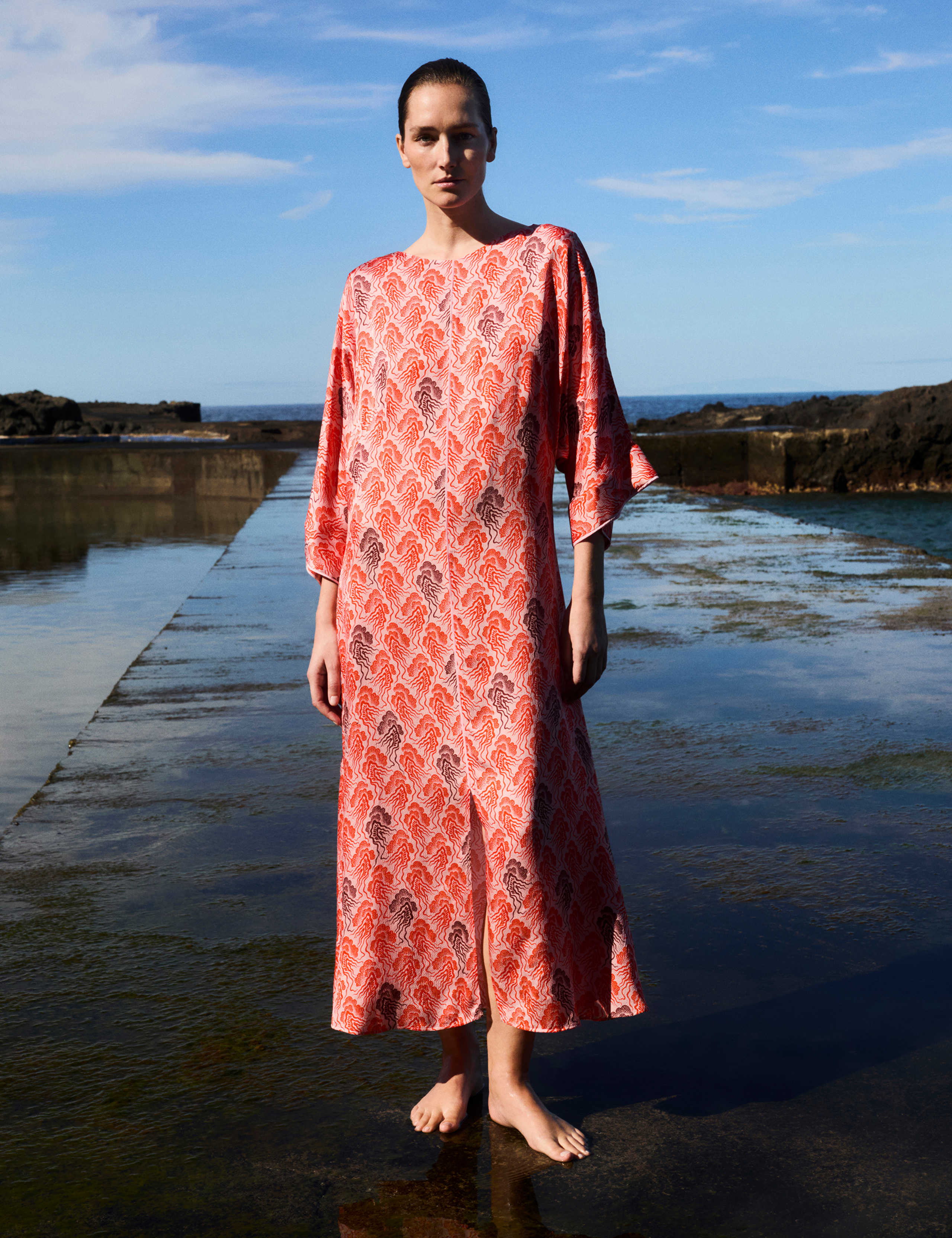 Linear Wave Print V-Neck Maxi Shift Dress 1 of 7