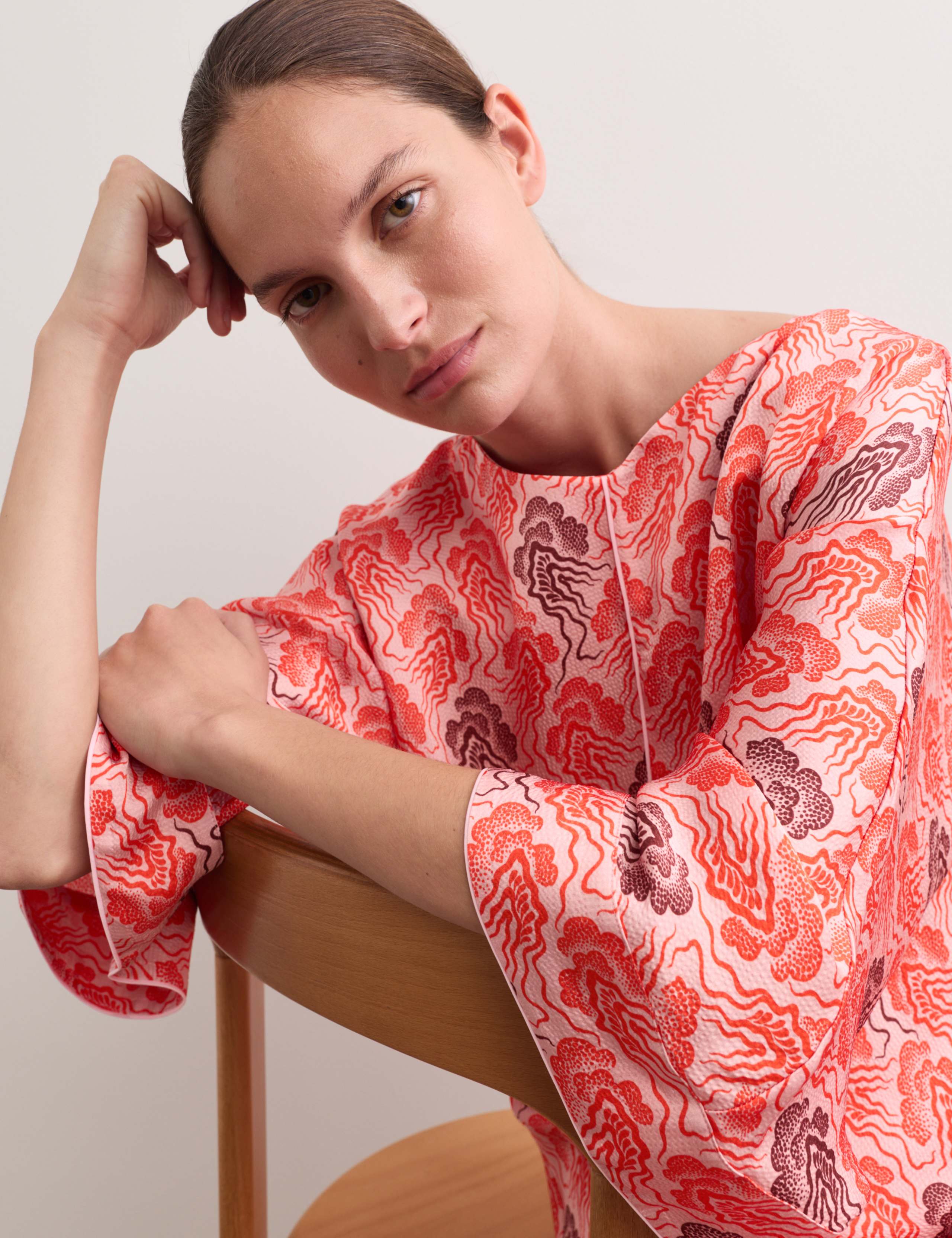 Linear Wave Print V-Neck Maxi Shift Dress 3 of 7