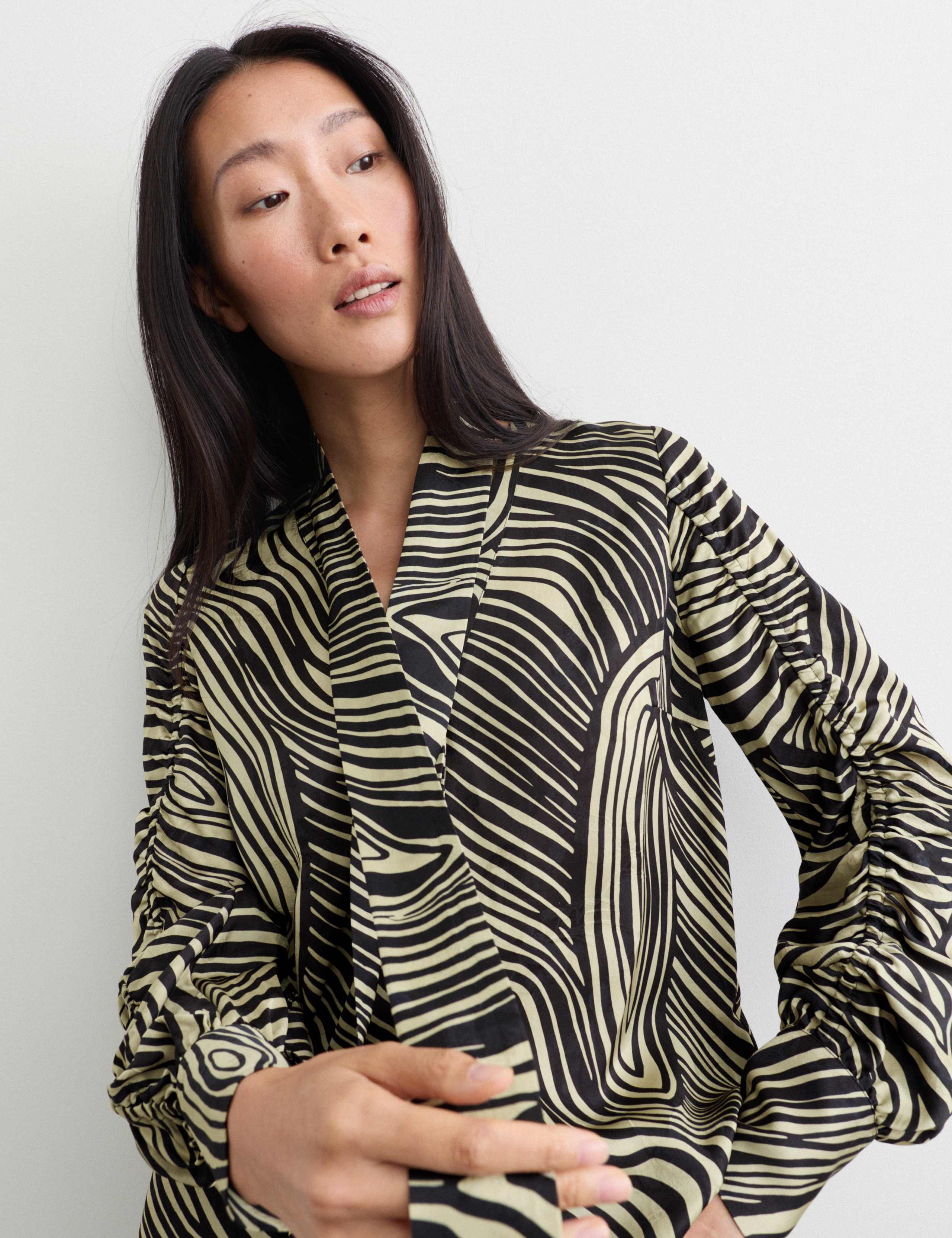 Jacquard Printed Tie Neck Blouse 3 of 7