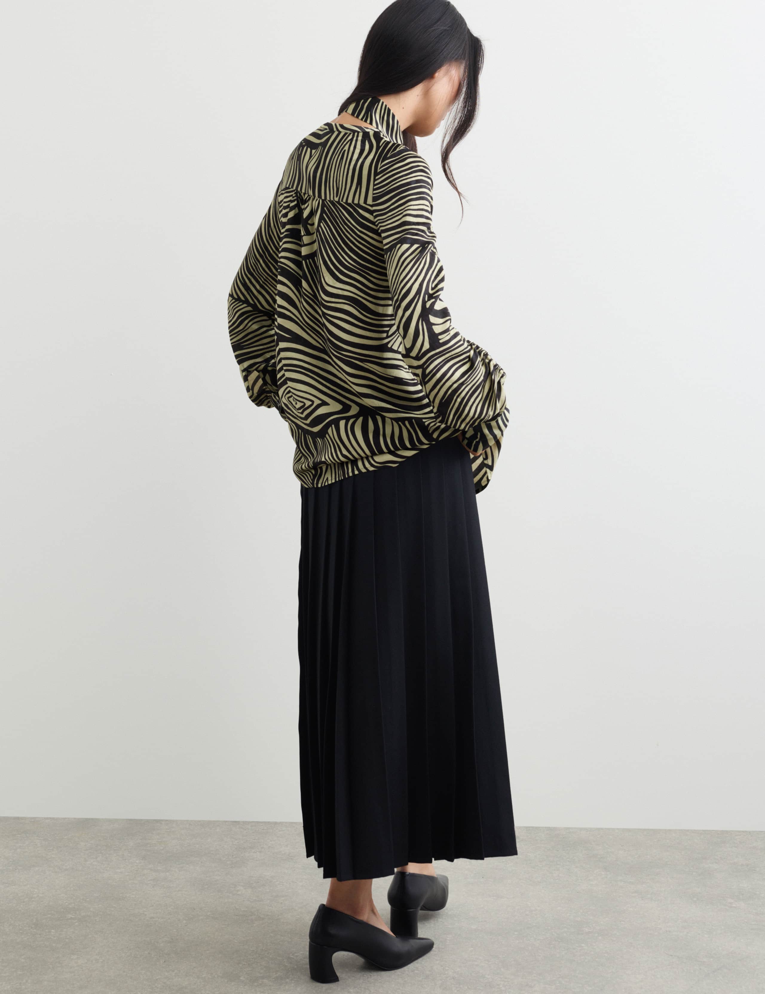 Jacquard Printed Tie Neck Blouse 6 of 7