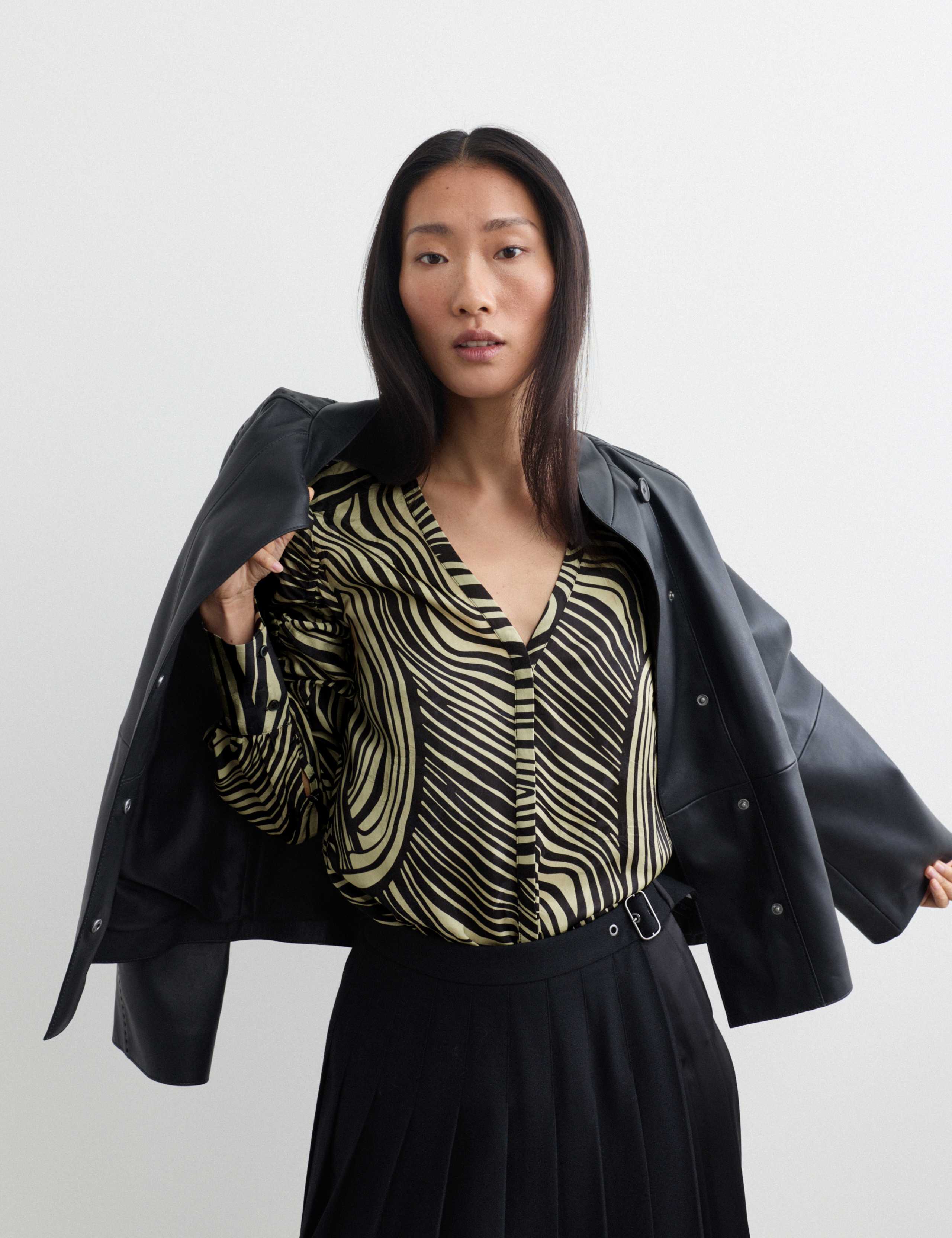 Jacquard Printed Tie Neck Blouse 7 of 7