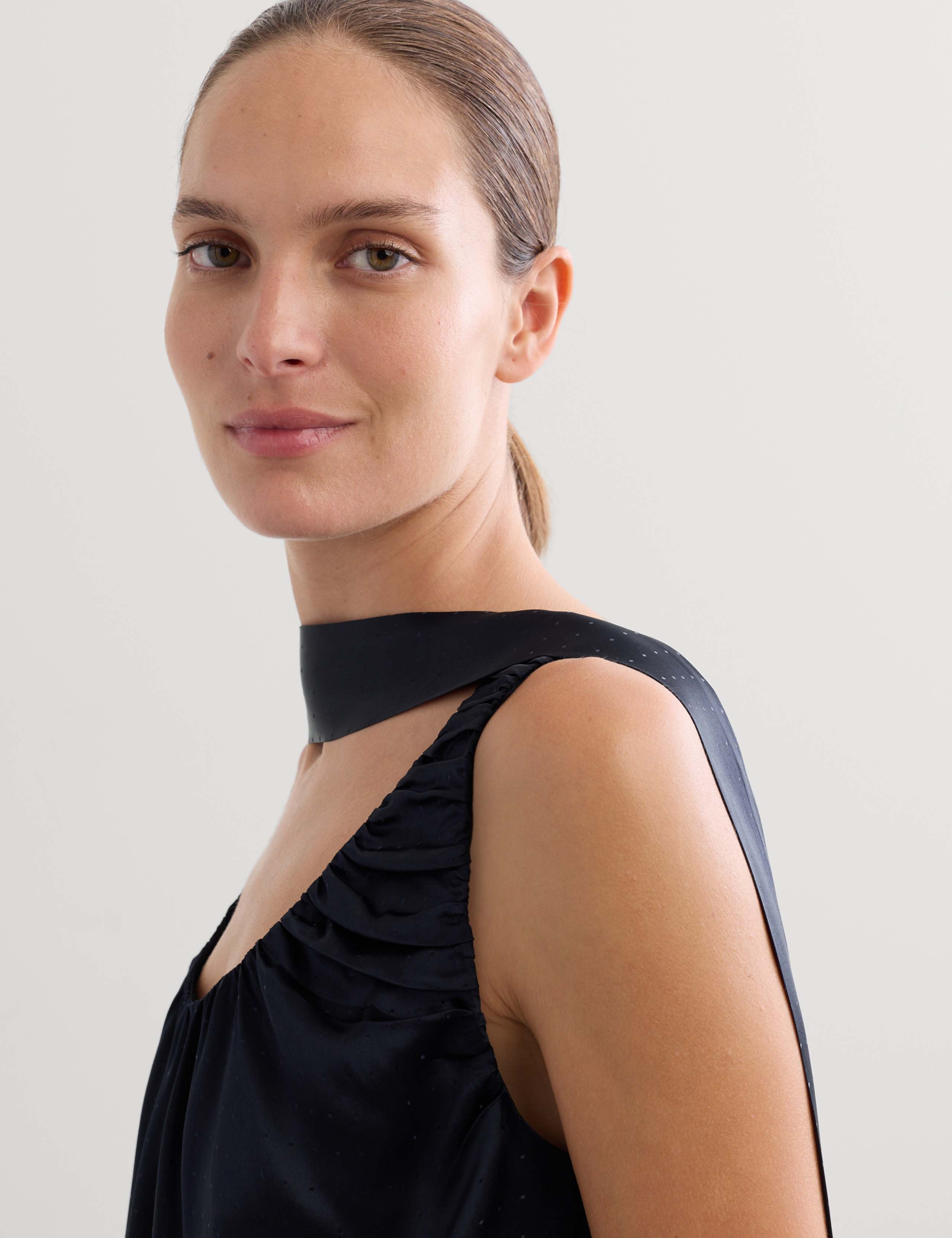Jacquard Scoop Neck Sleeveless Top 3 of 7