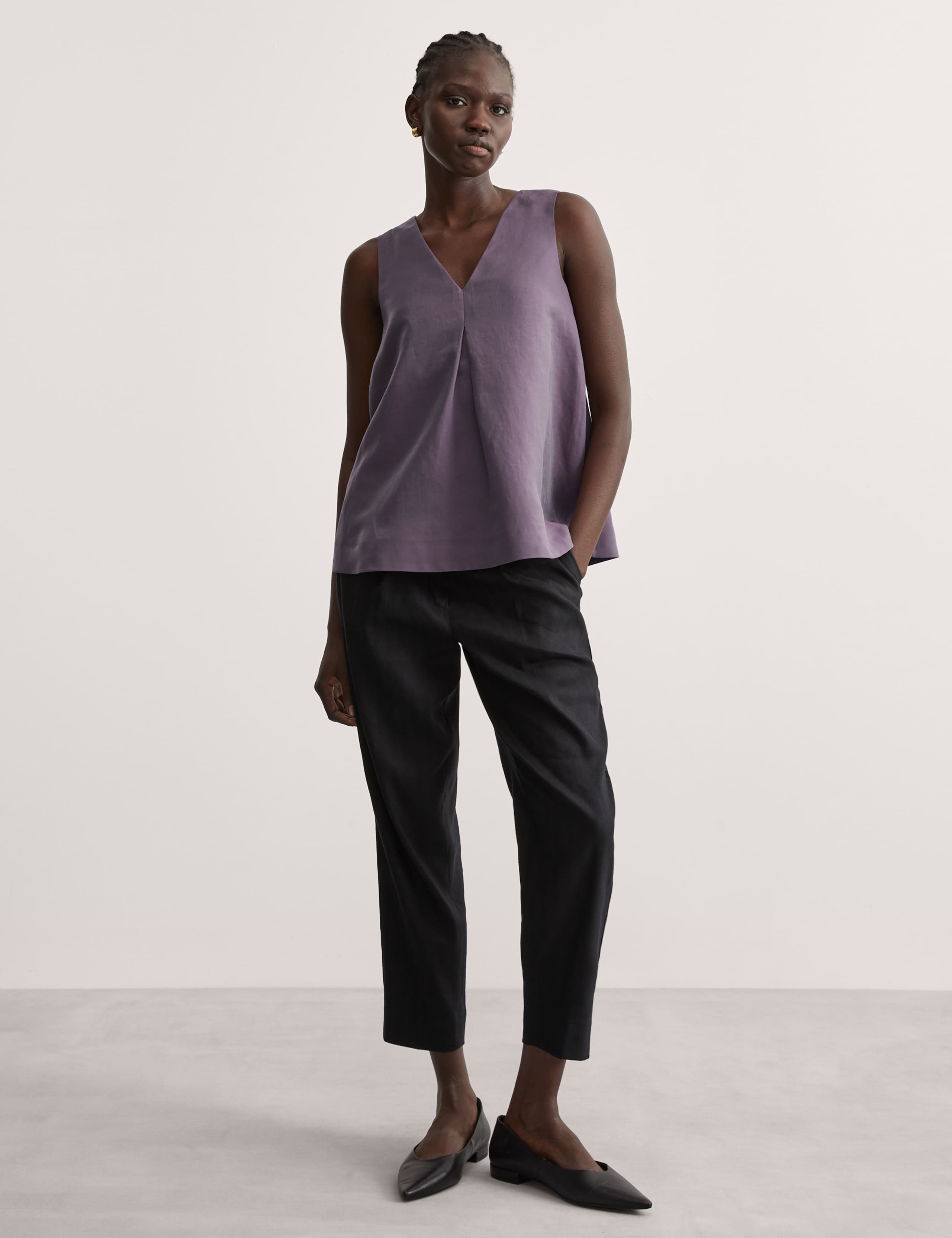 Linen Rich V-Neck Pleat Detail Shell Top 3 of 7