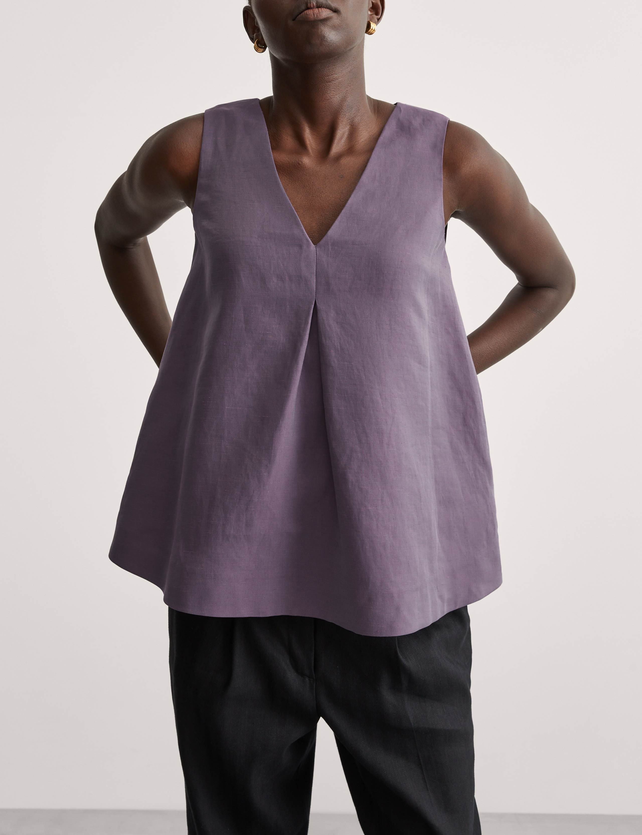 Linen Rich V-Neck Pleat Detail Shell Top 5 of 7