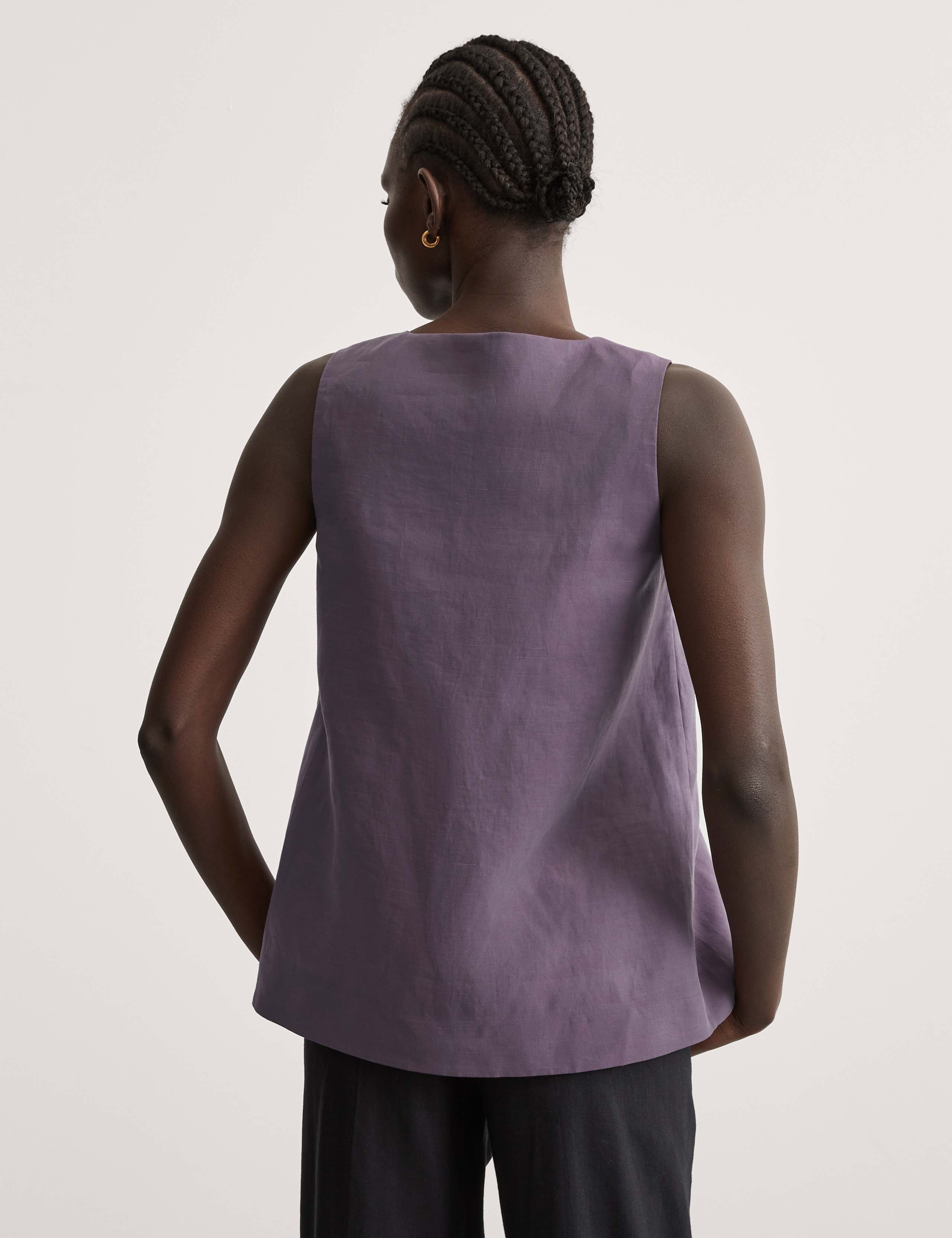 Linen Rich V-Neck Pleat Detail Shell Top 6 of 7