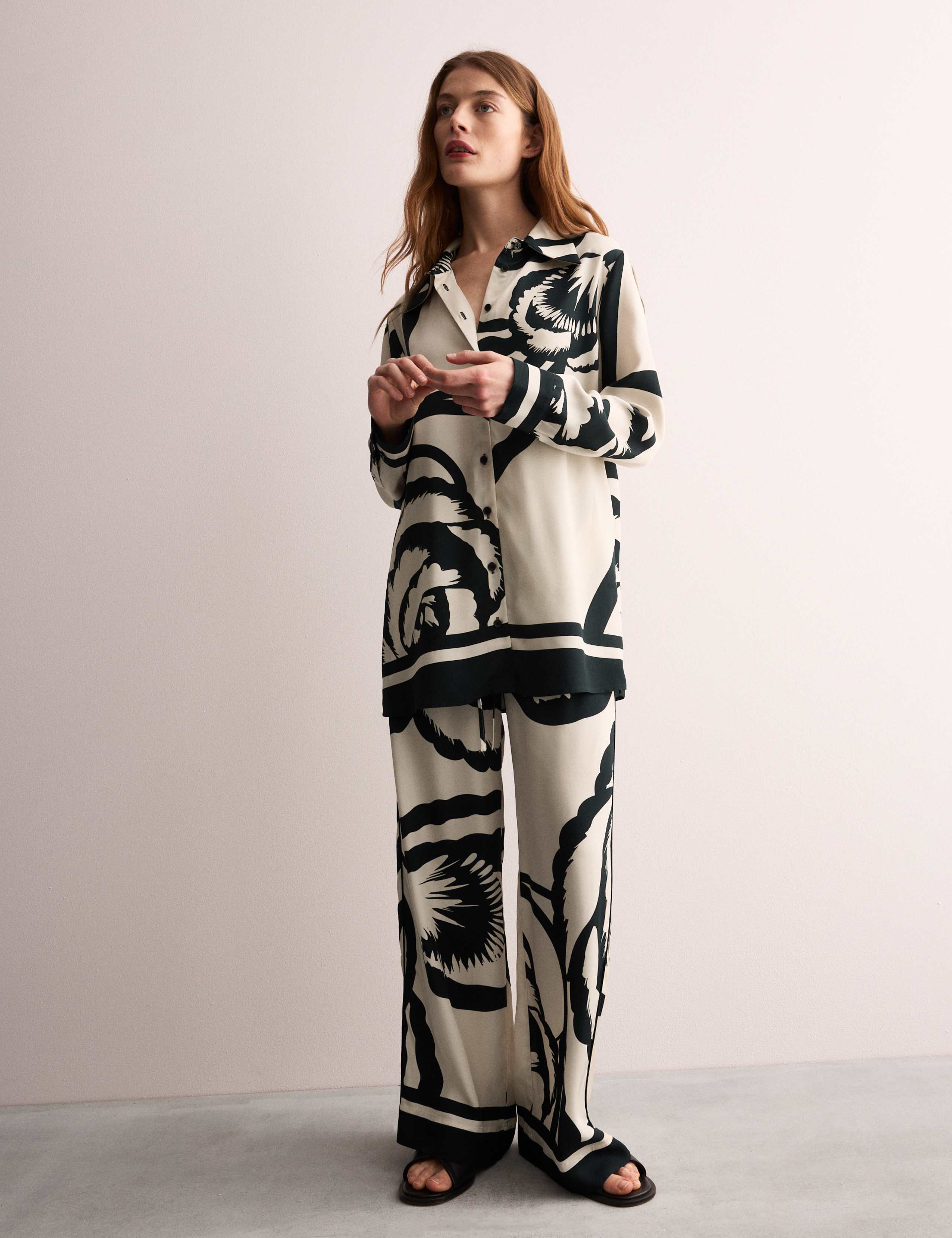 Monochrome Floral Collared Longline Shirt 6 of 7