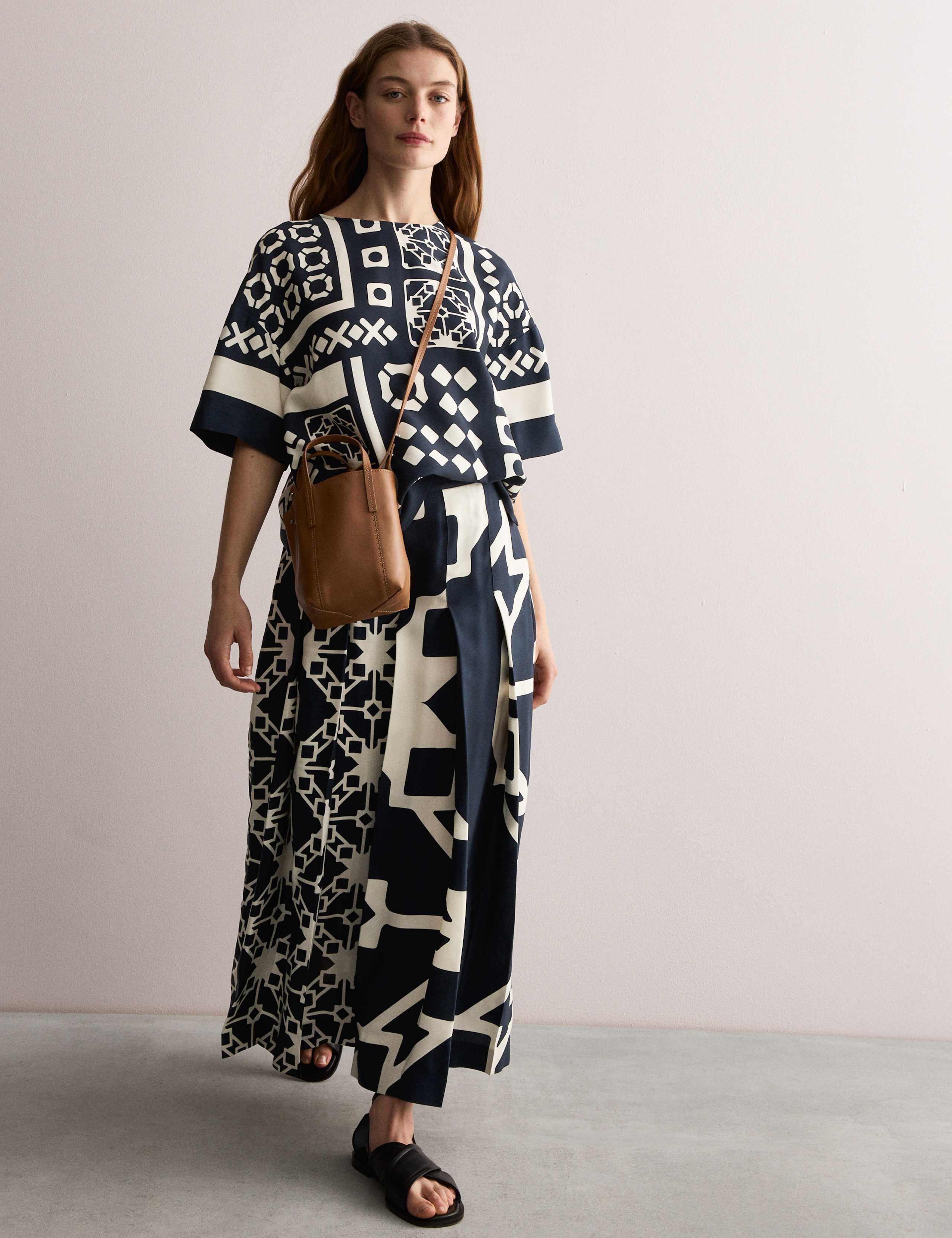 Monochrome Geometric Boxy T-Shirt 3 of 8