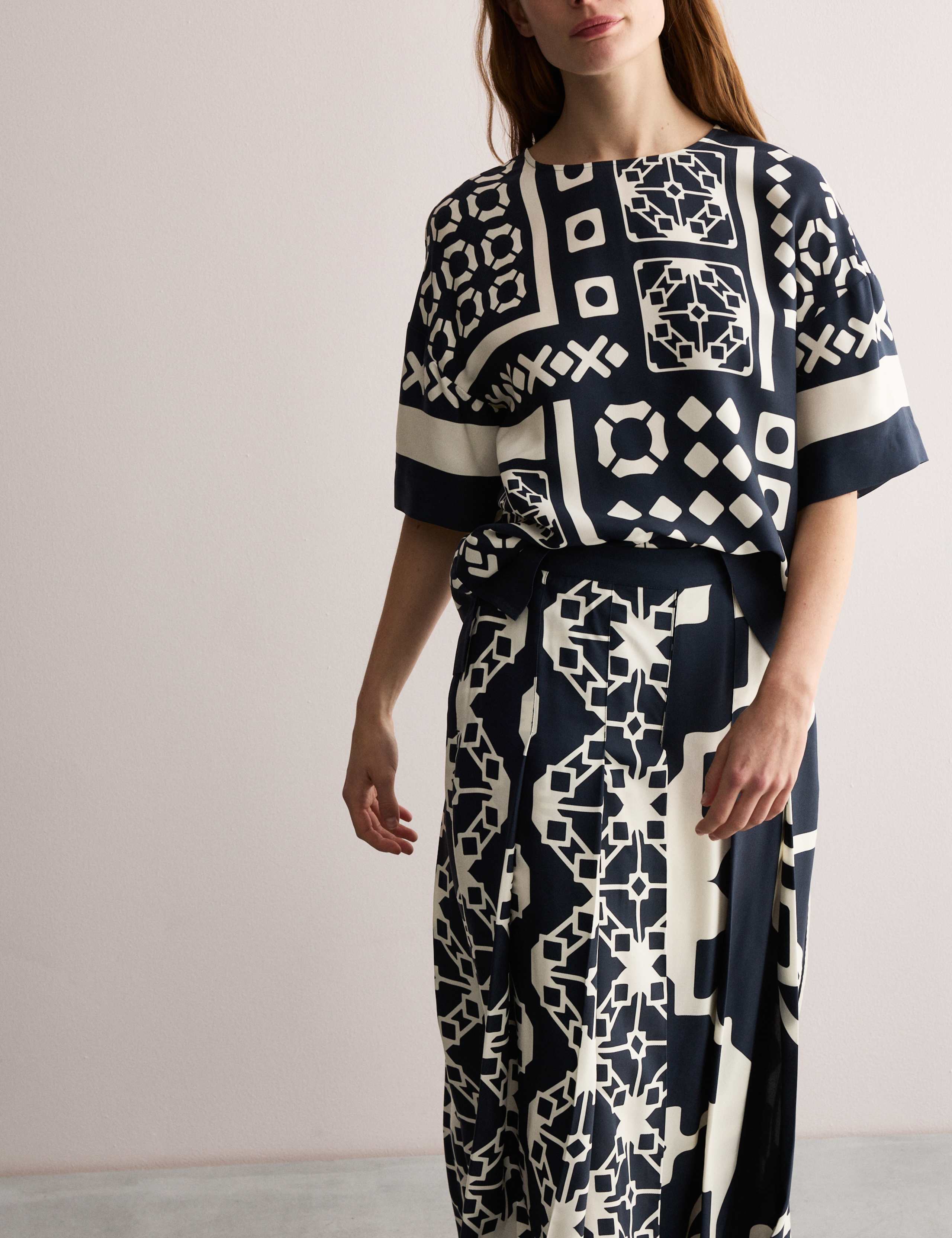 Monochrome Geometric Boxy T-Shirt 7 of 8
