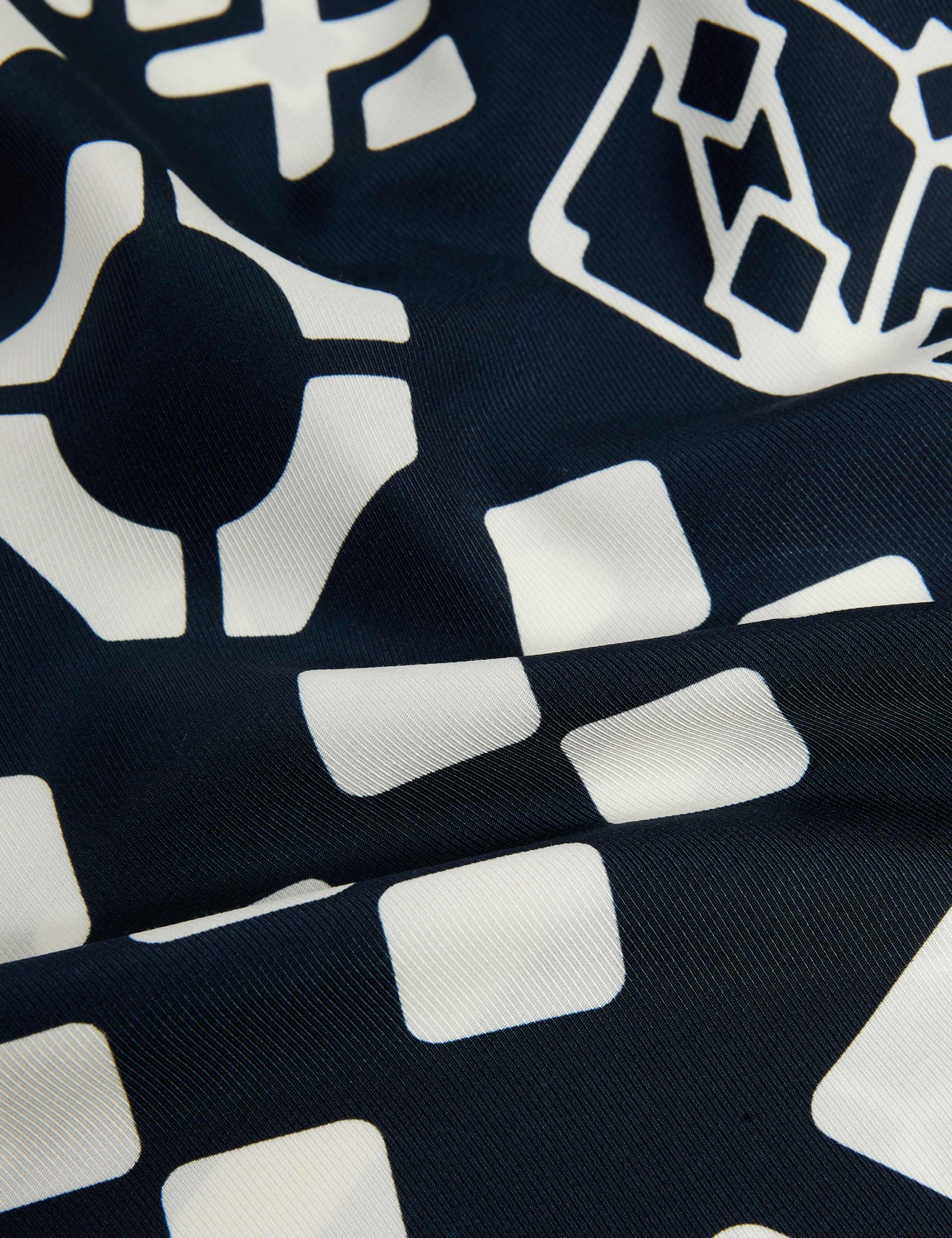 Monochrome Geometric Boxy T-Shirt 8 of 8