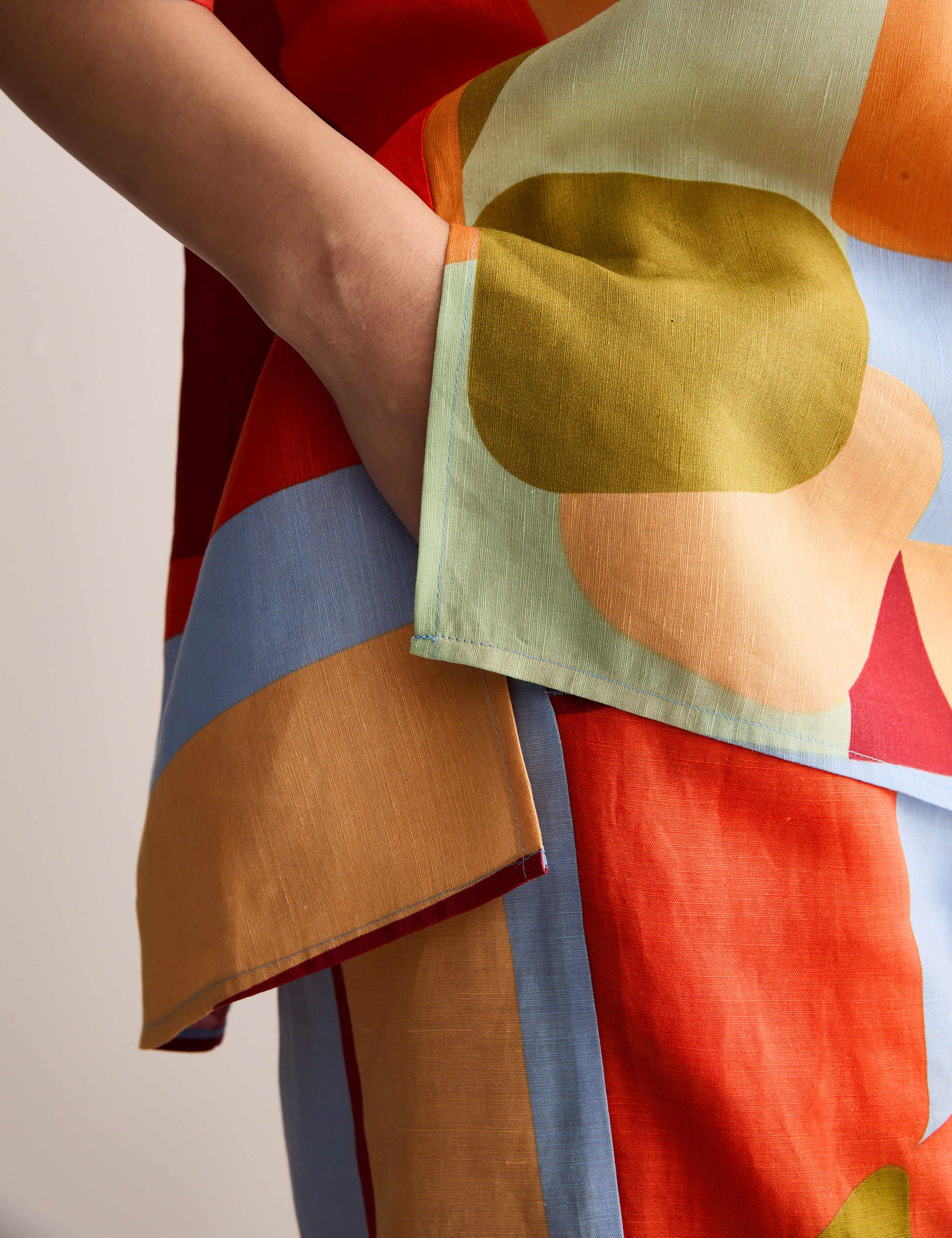 Linen Rich Printed V-Neck Top 3 of 8