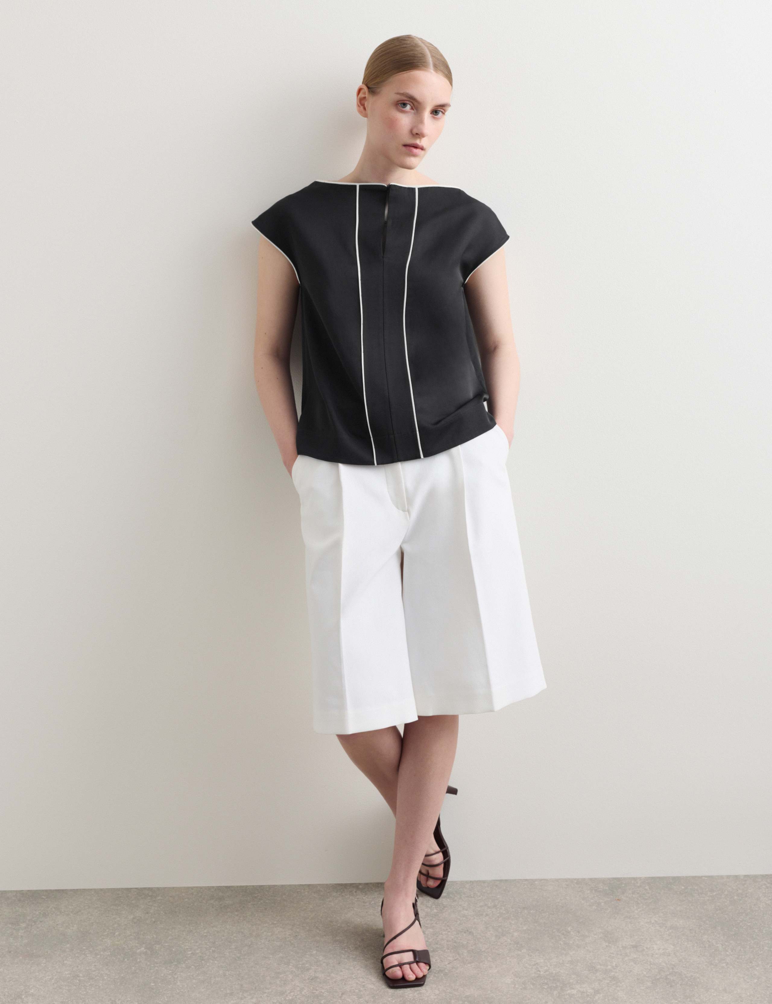Satin Back Top Contrast Trim with Linen 3 of 7