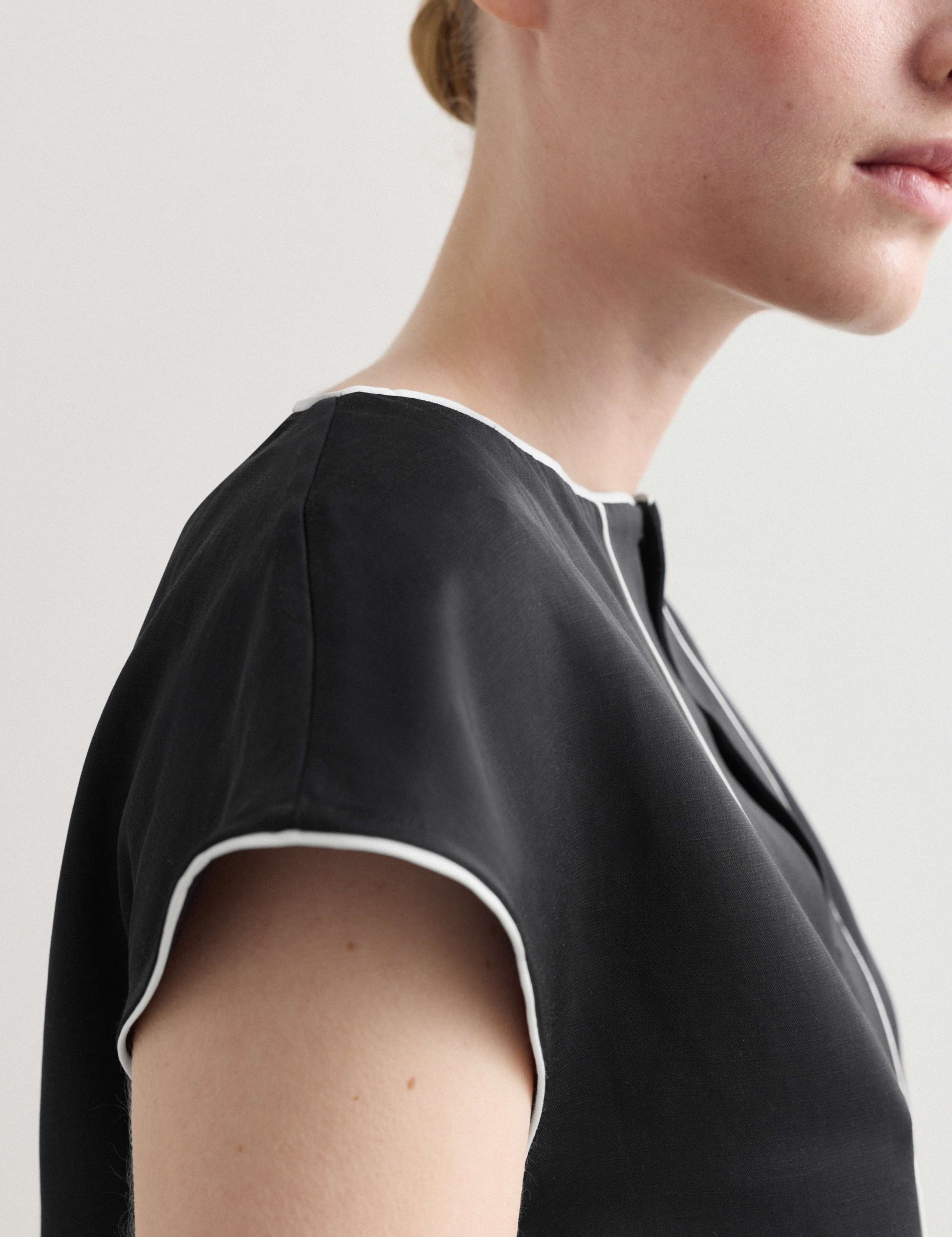 Satin Back Top Contrast Trim with Linen 4 of 7