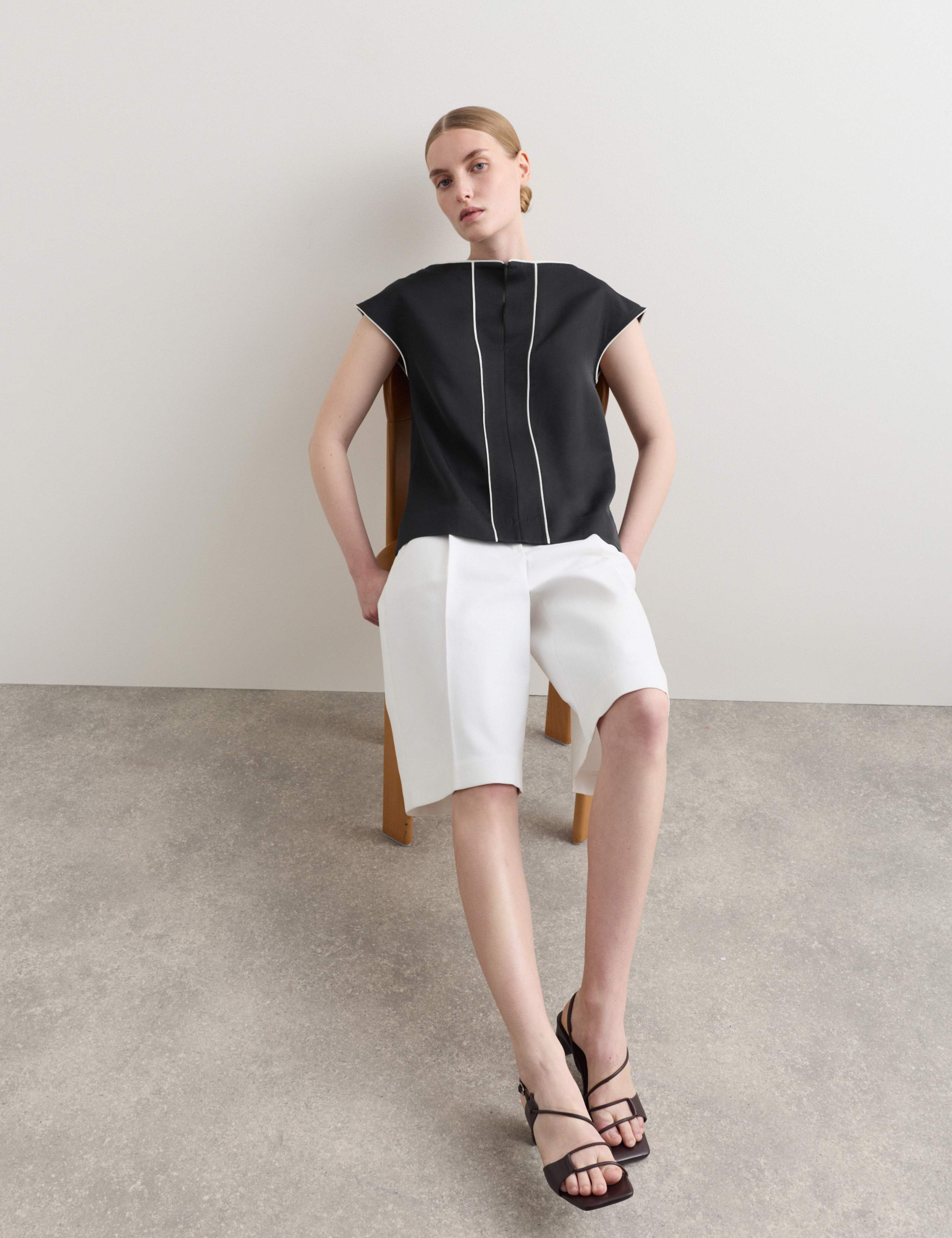 Satin Back Top Contrast Trim with Linen 5 of 7