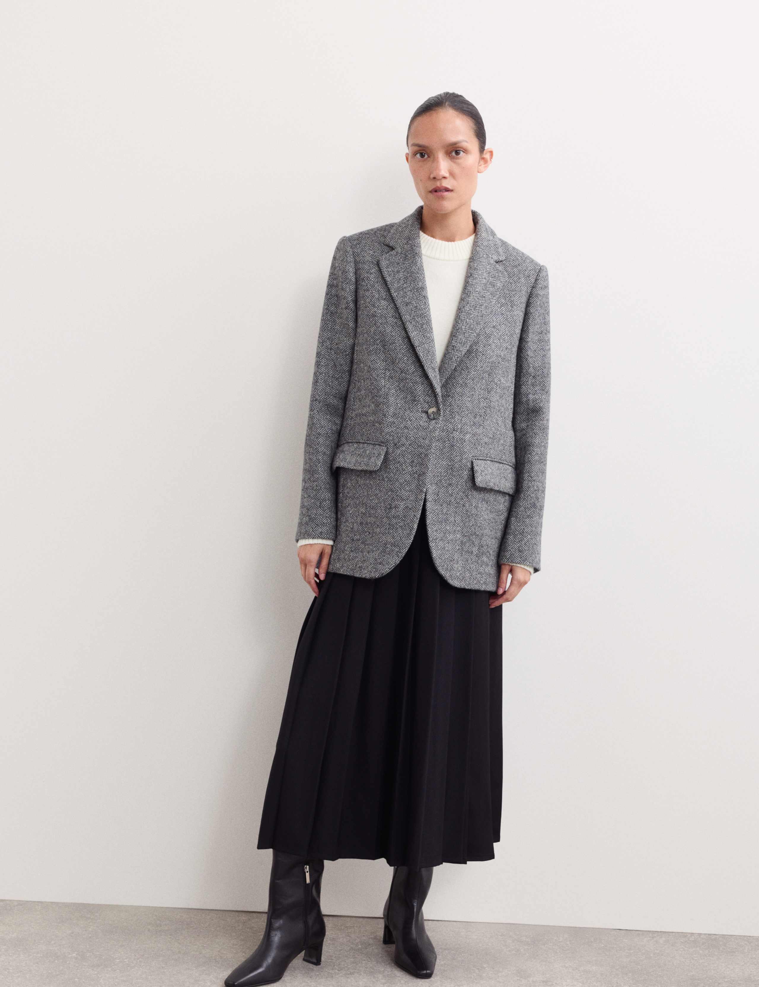 Relaxed British Wool Tweed Blazer 1 of 7