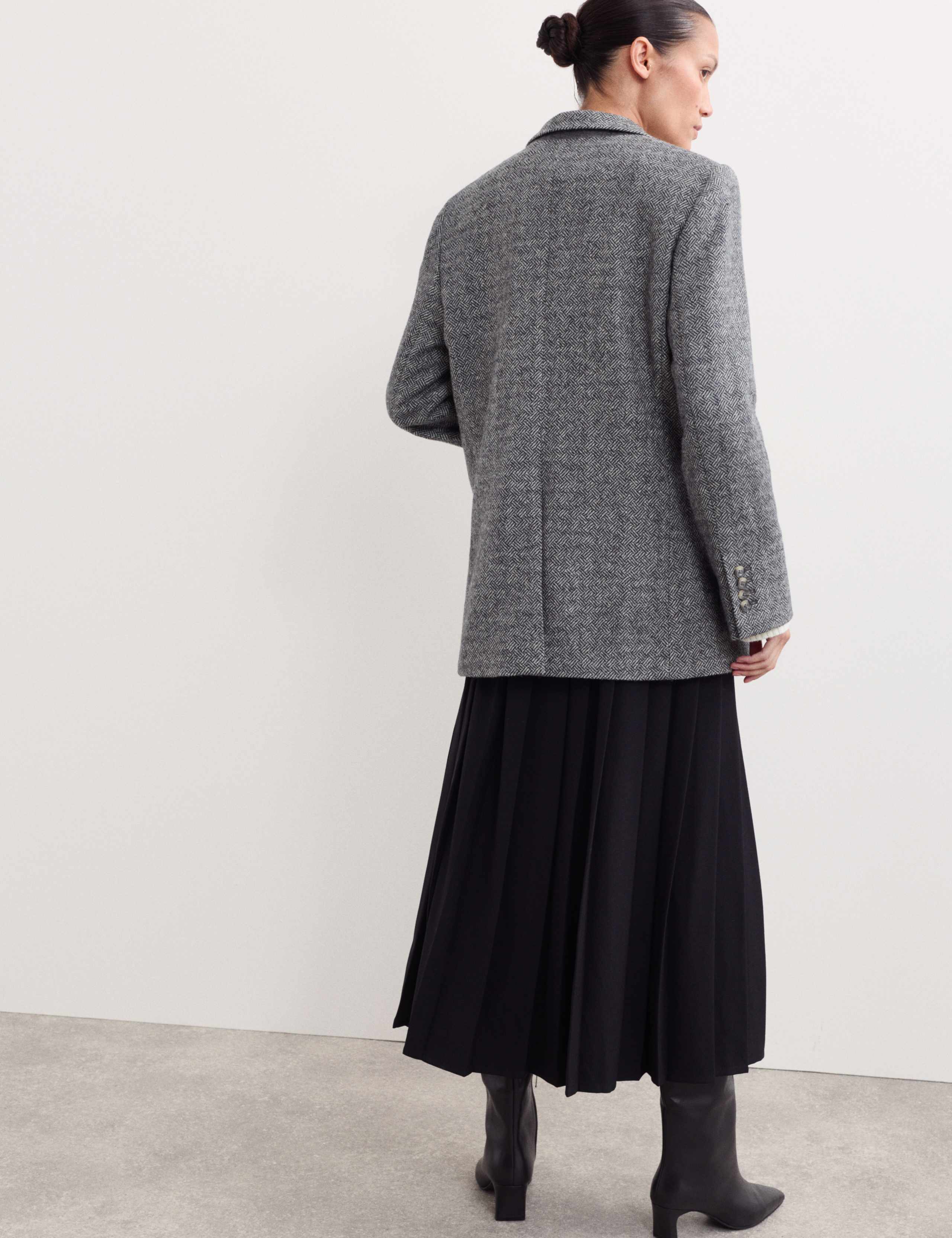 Relaxed British Wool Tweed Blazer 7 of 7