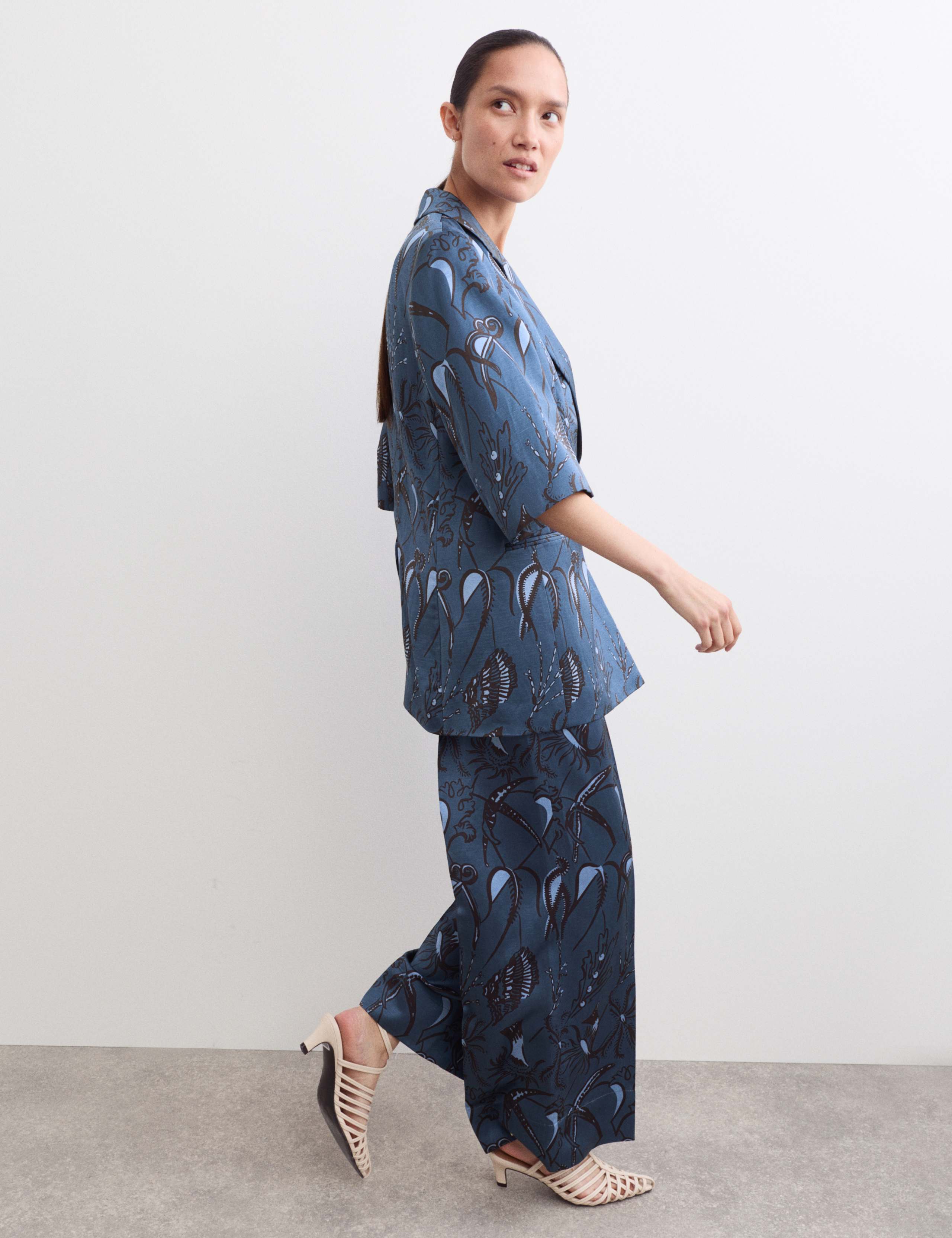 Printed Short Sleeve Longline Blazer 6 of 7
