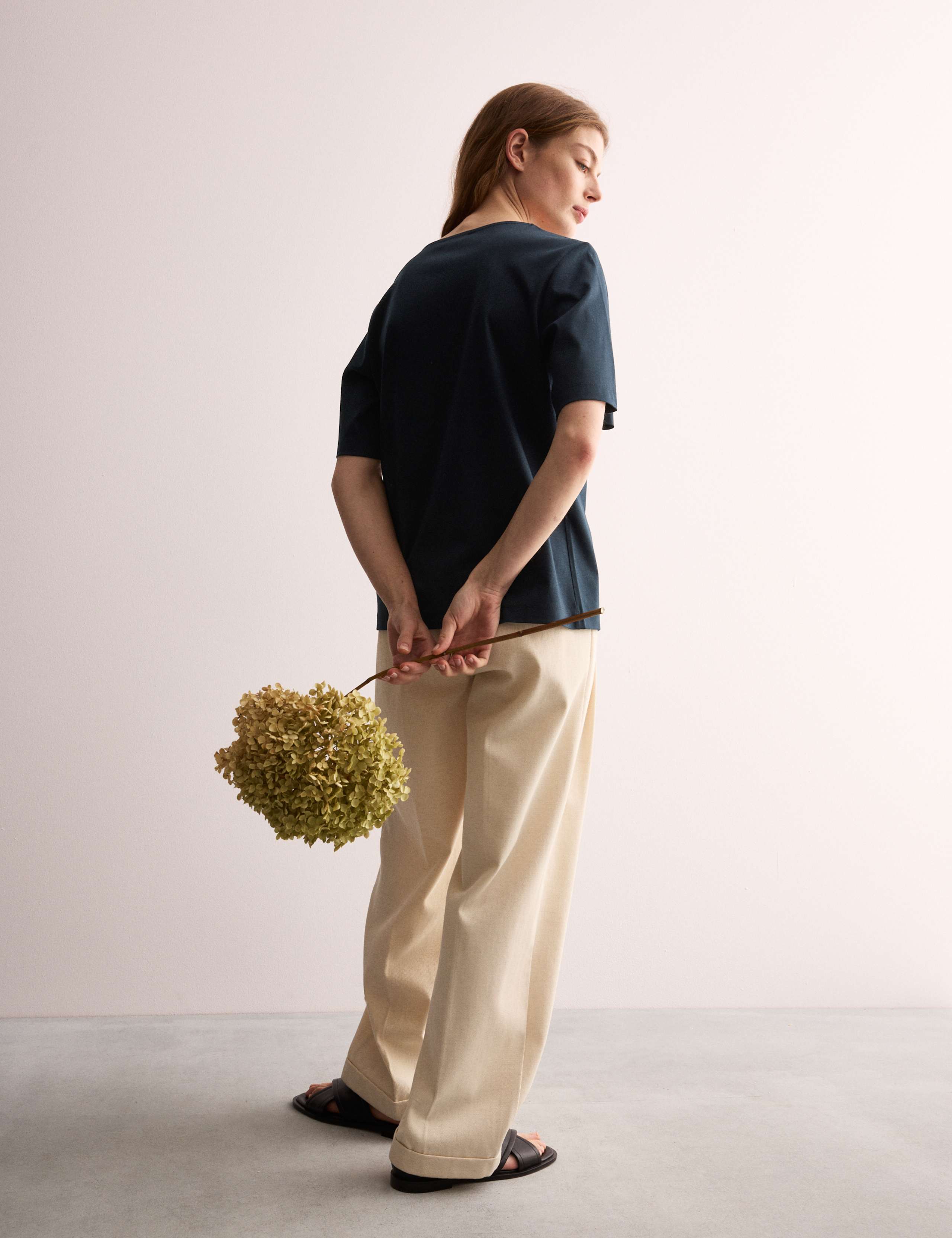 Mercerised Cotton V-Neck Boxy T-shirt 4 of 6