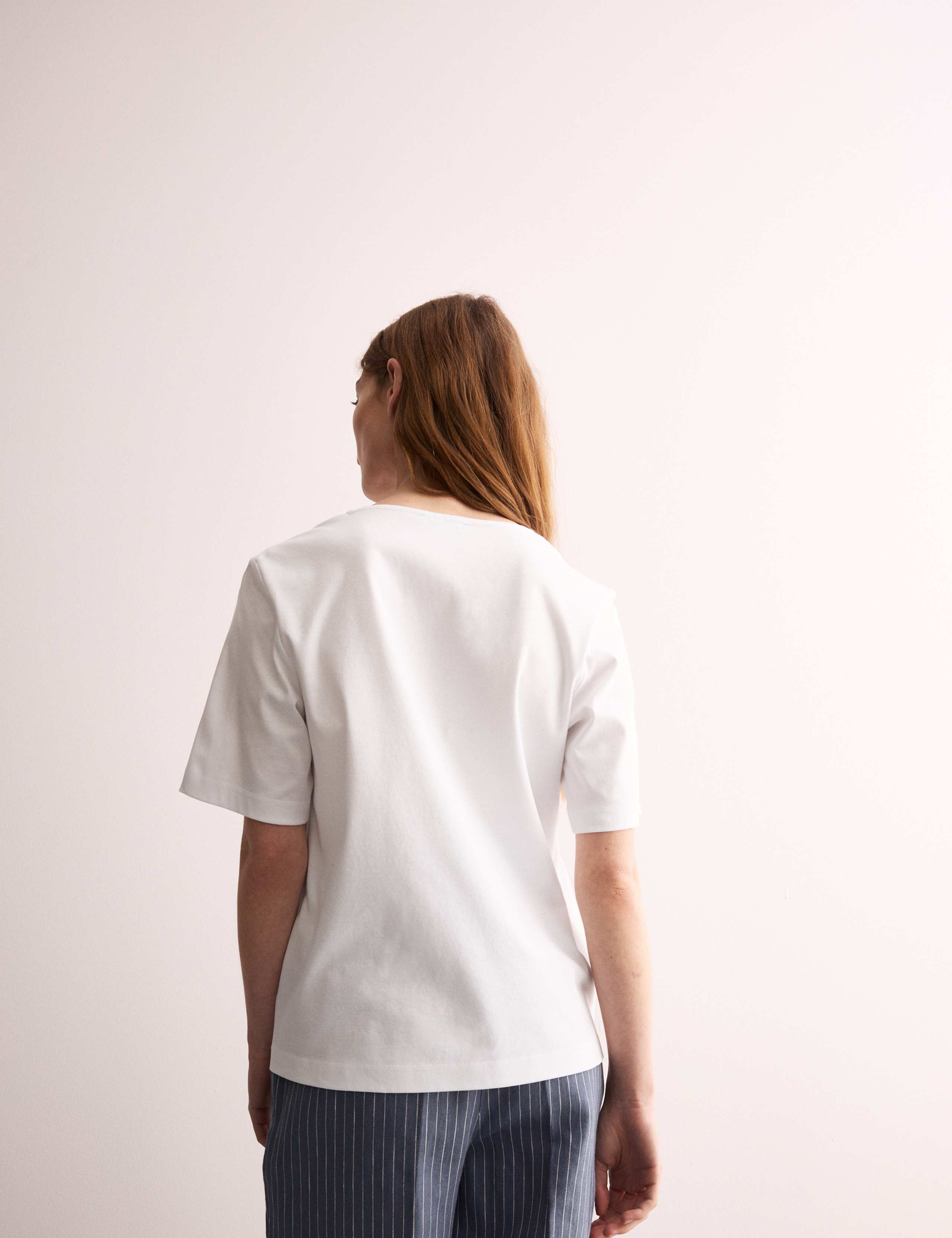 Mercerised Cotton V-Neck Boxy T-shirt 5 of 6
