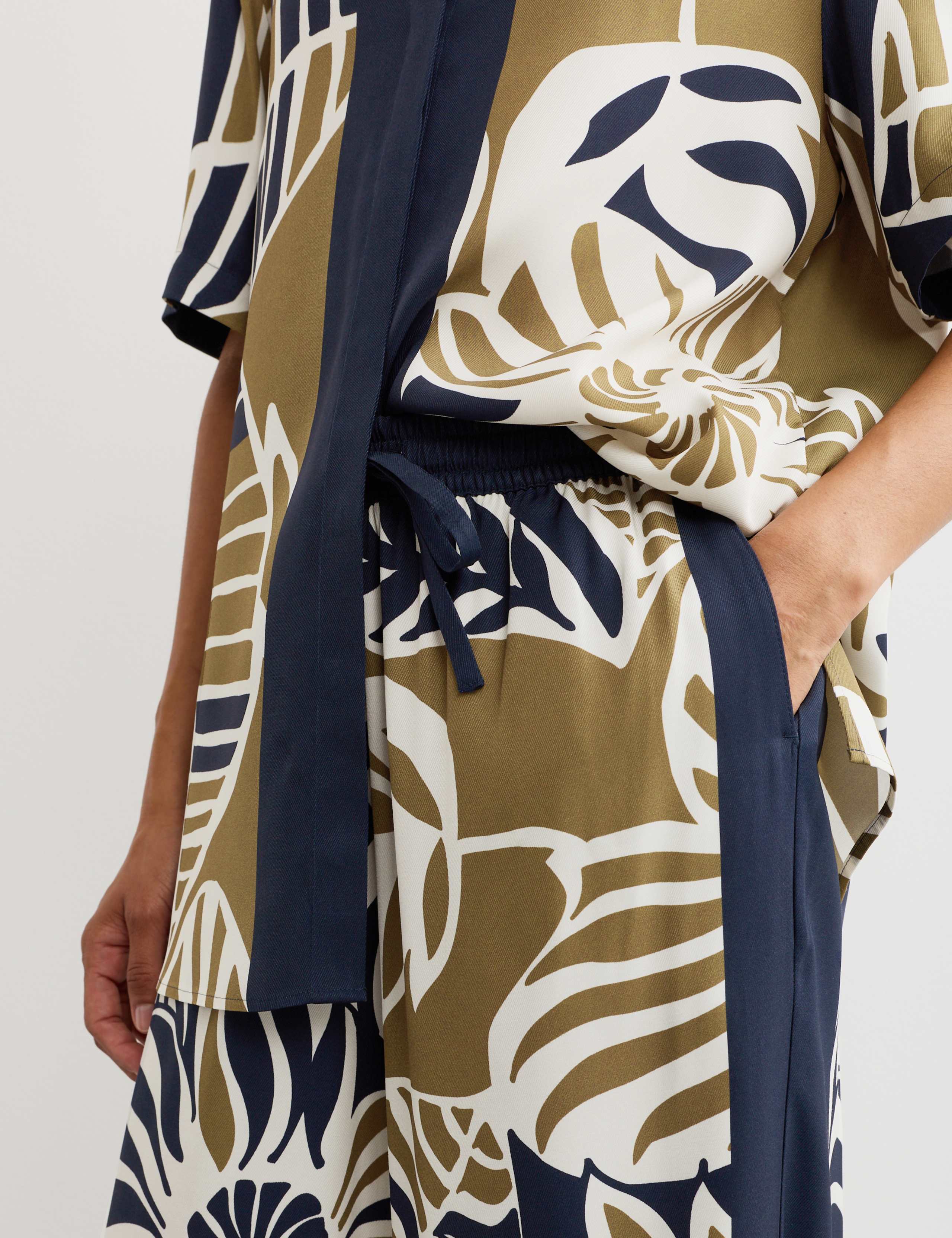 Leaf Print Drawstring Wide Leg Trousers 3 of 8