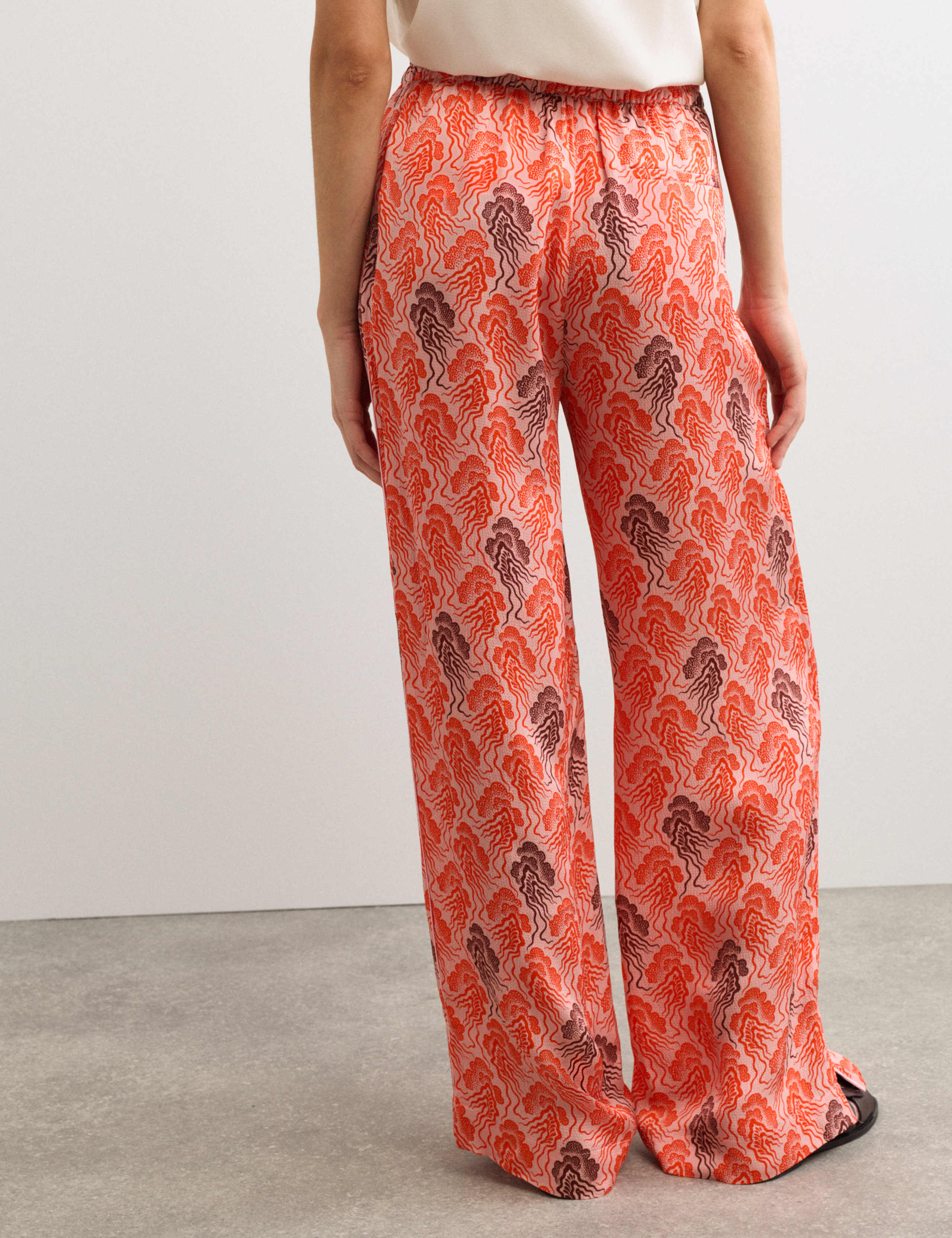 Linear Wave Printed Wide Leg Trousers 7 of 8