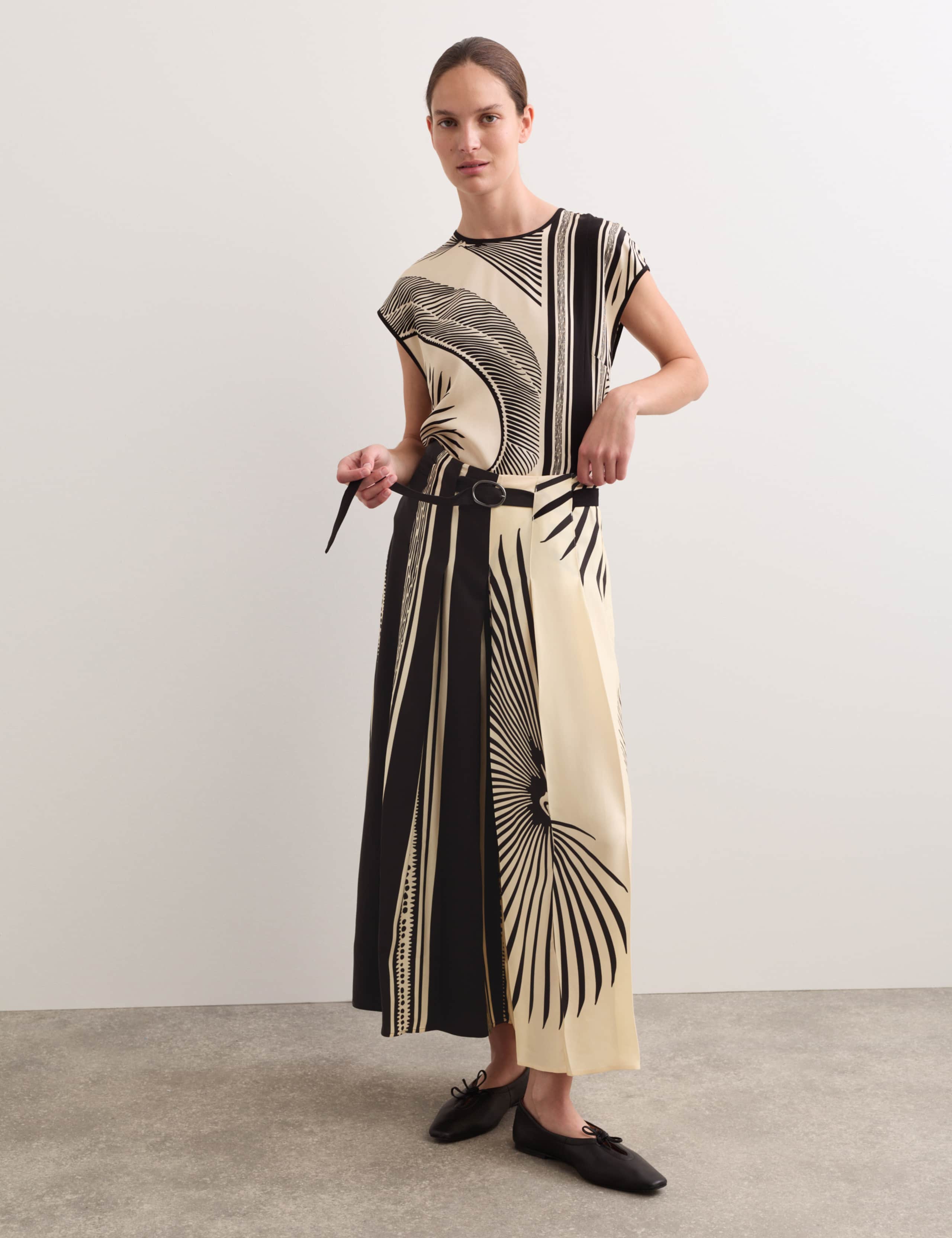 Fan Print Belted Wide Leg Culottes 3 of 7