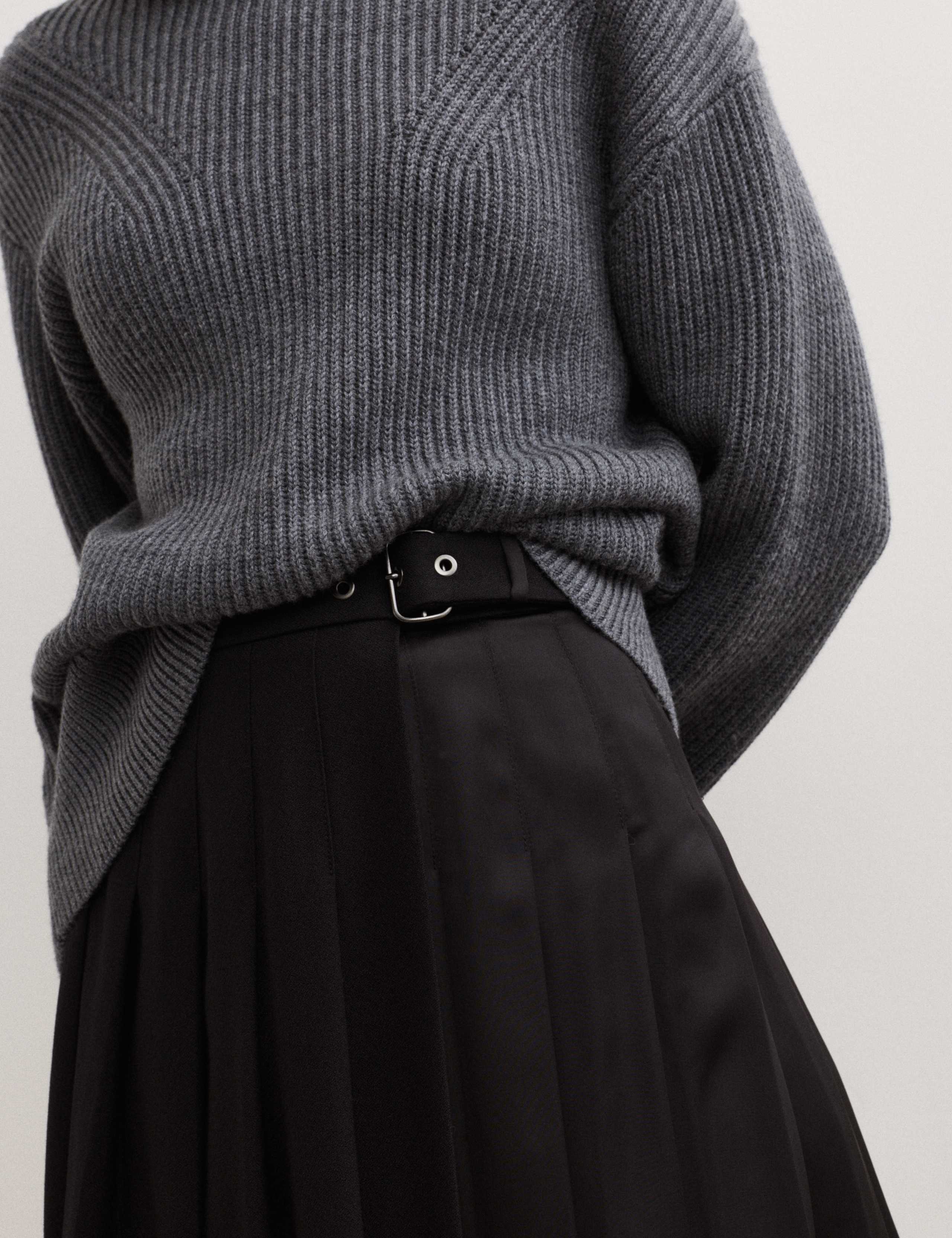 Pleated Midaxi Skirt 3 of 6