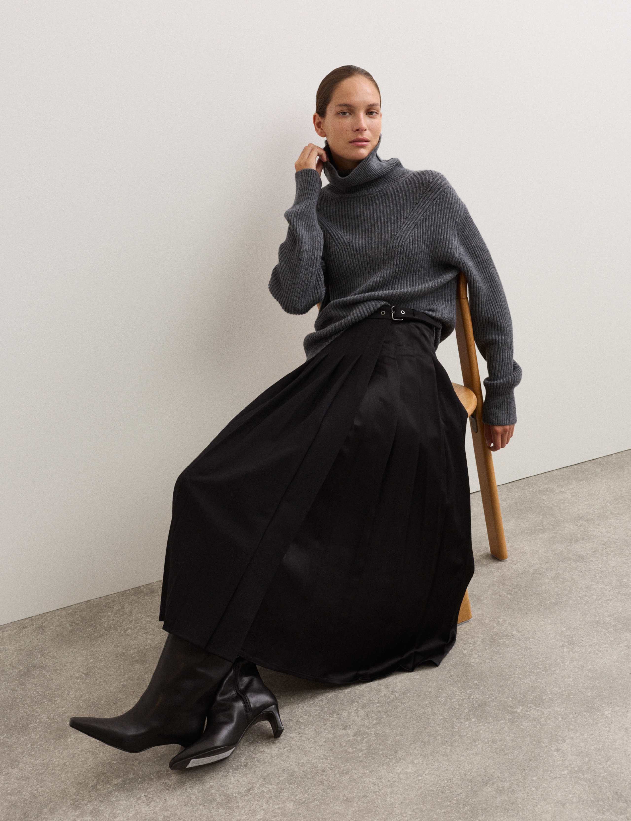 Pleated Midaxi Skirt 4 of 6