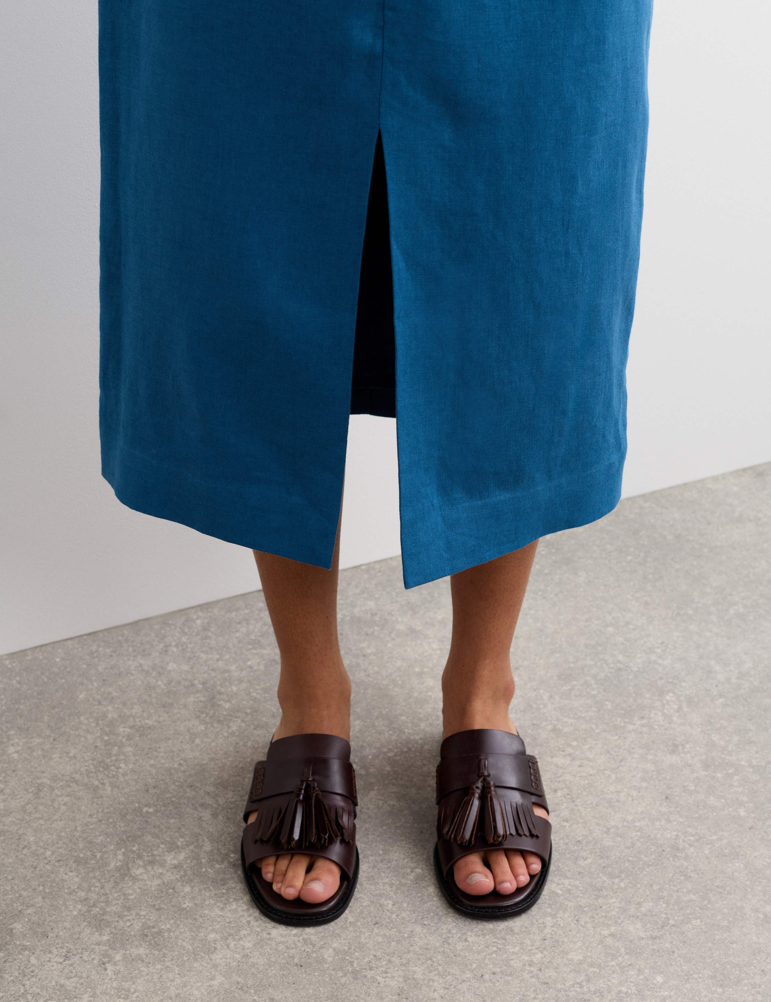 Linen Column Midi Skirt 3 of 7