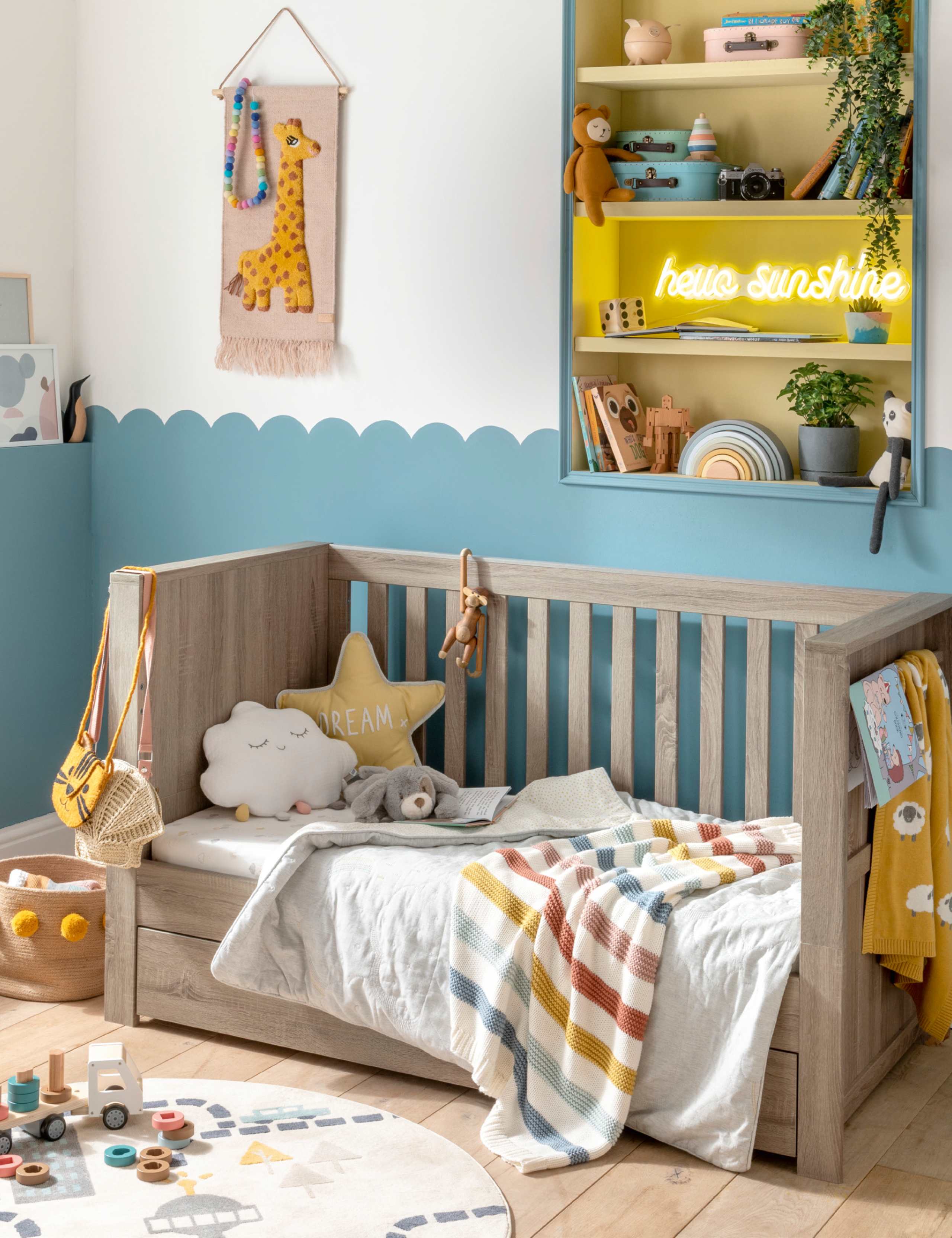 Franklin 2 Piece Cotbed Set with Dresser 5 of 9