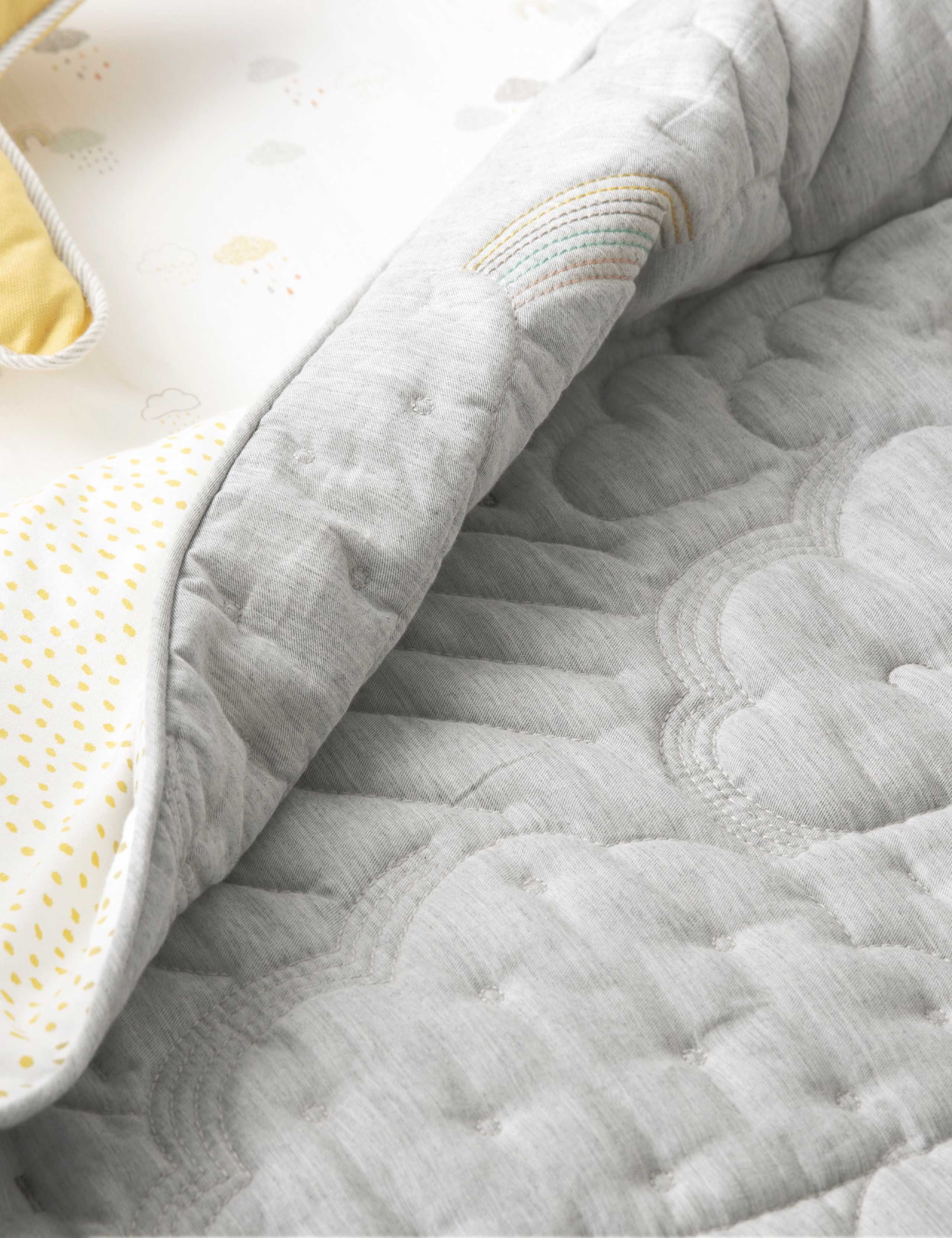 Dream Upon a Cloud 3.0 Tog Cotbed Quilt 3 of 4