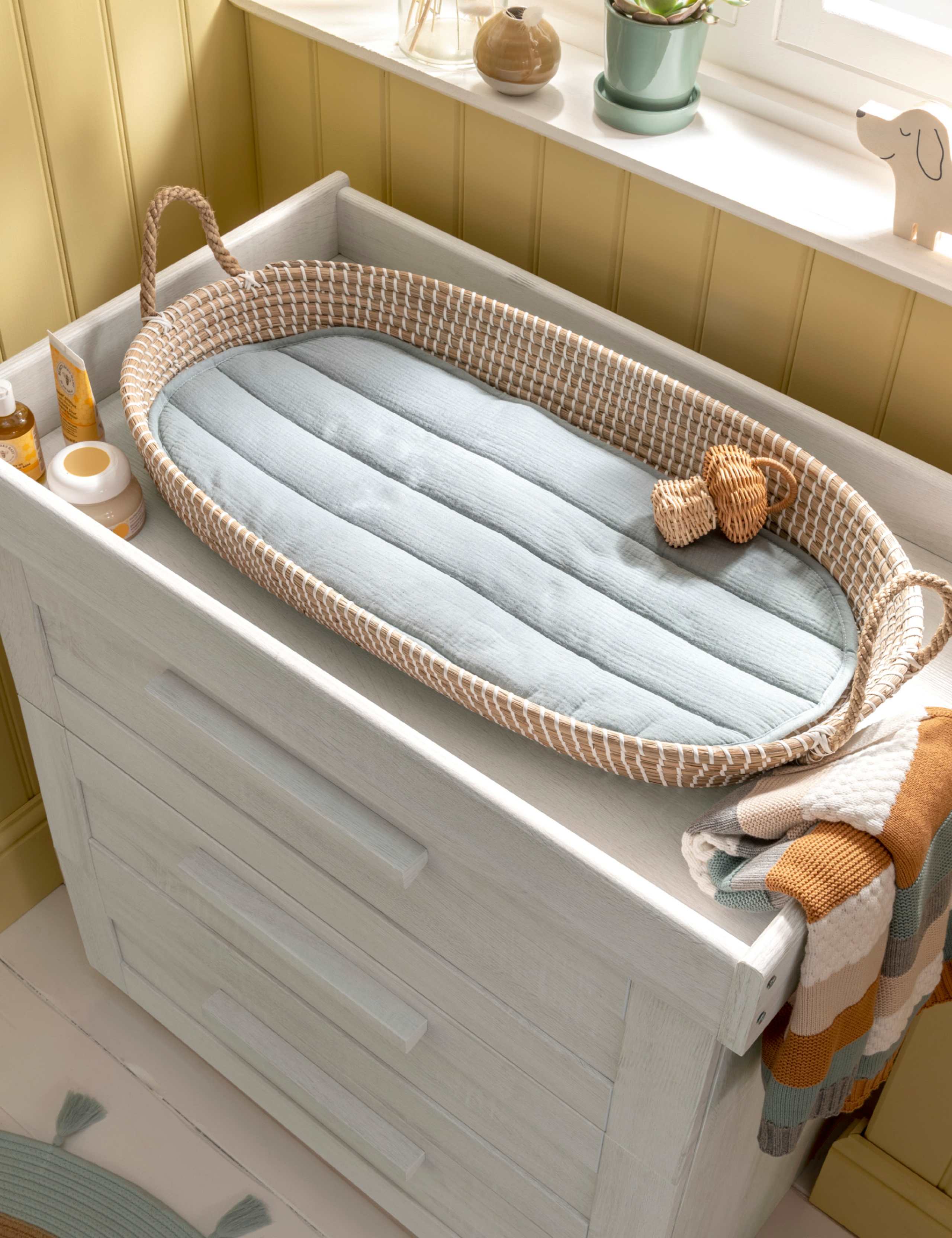 Atlas 2 Piece Cotbed Set with Dresser 7 of 9
