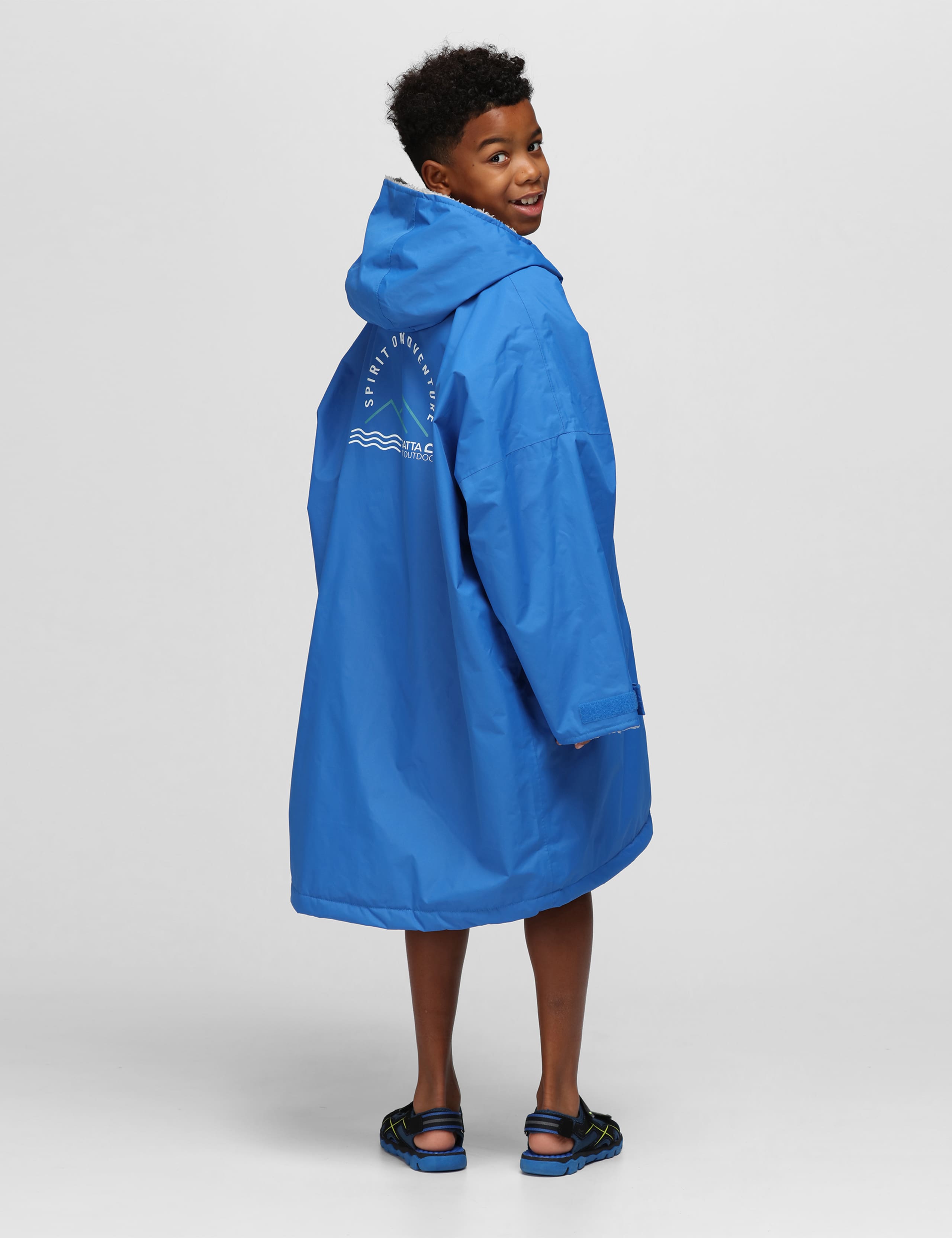 Waterproof Changing Robe (5-13 Yrs) 2 of 5