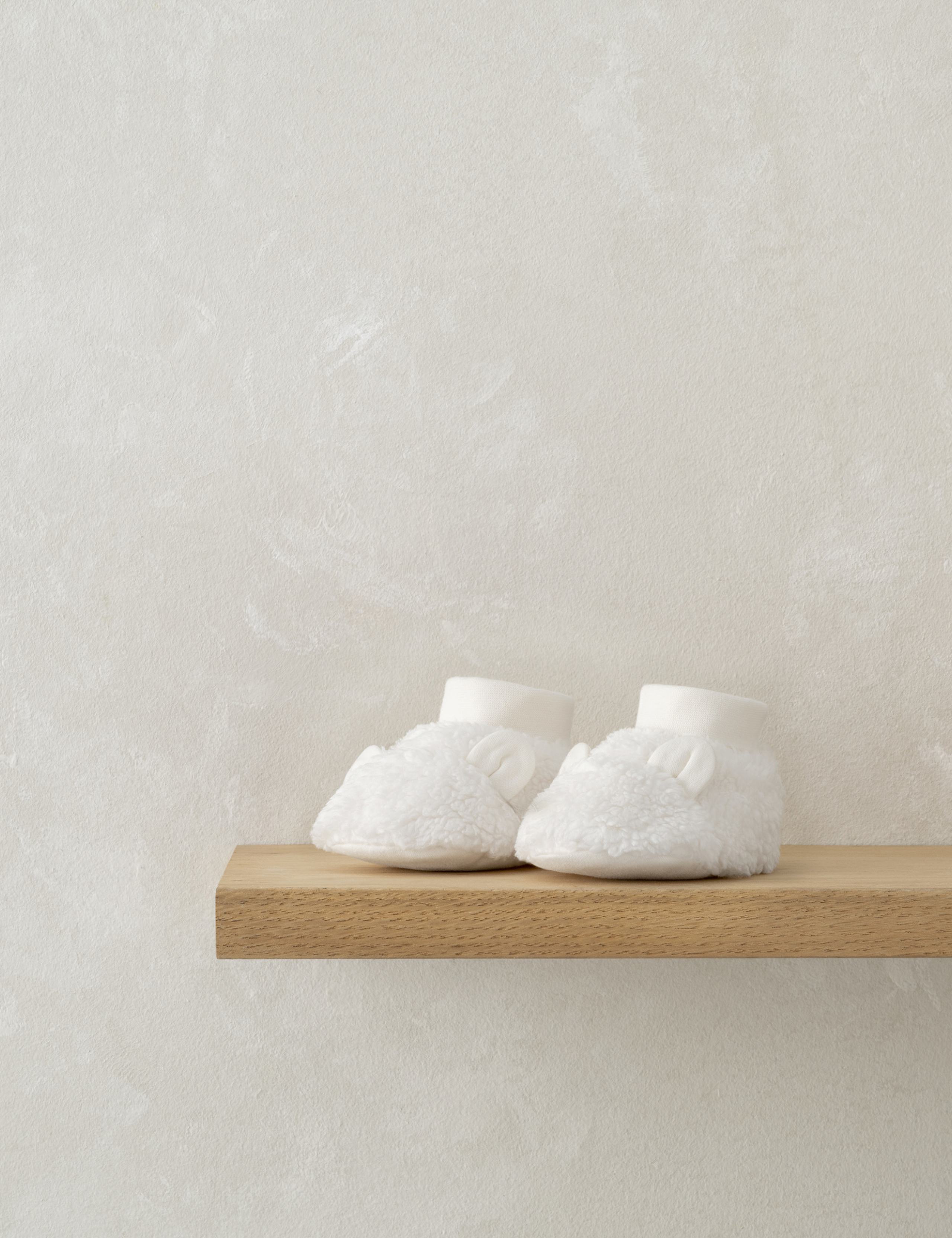 Borg Booties (0-12 Mths) 1 of 2