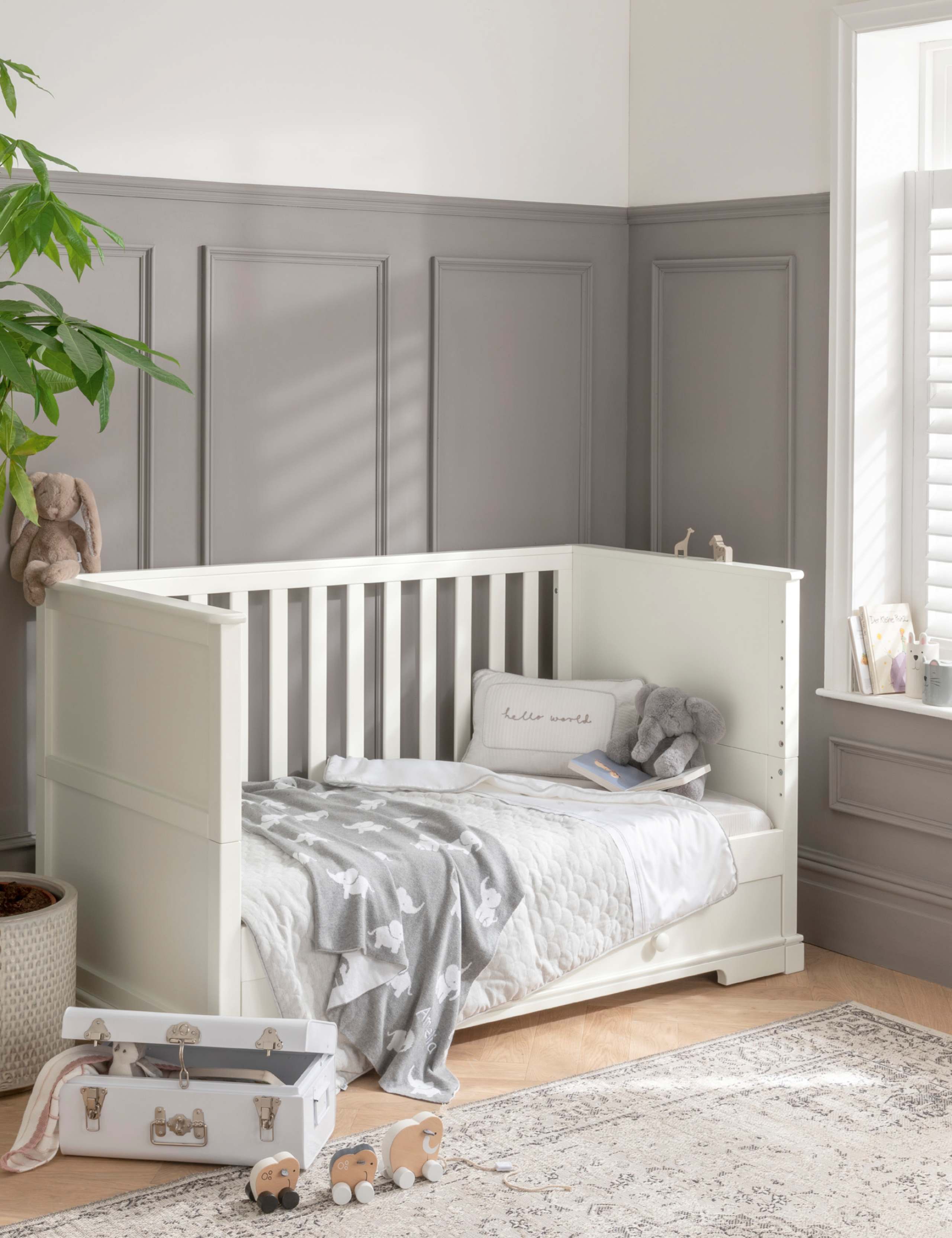 Oxford 2 Piece Cotbed Set with Dresser 3 of 6