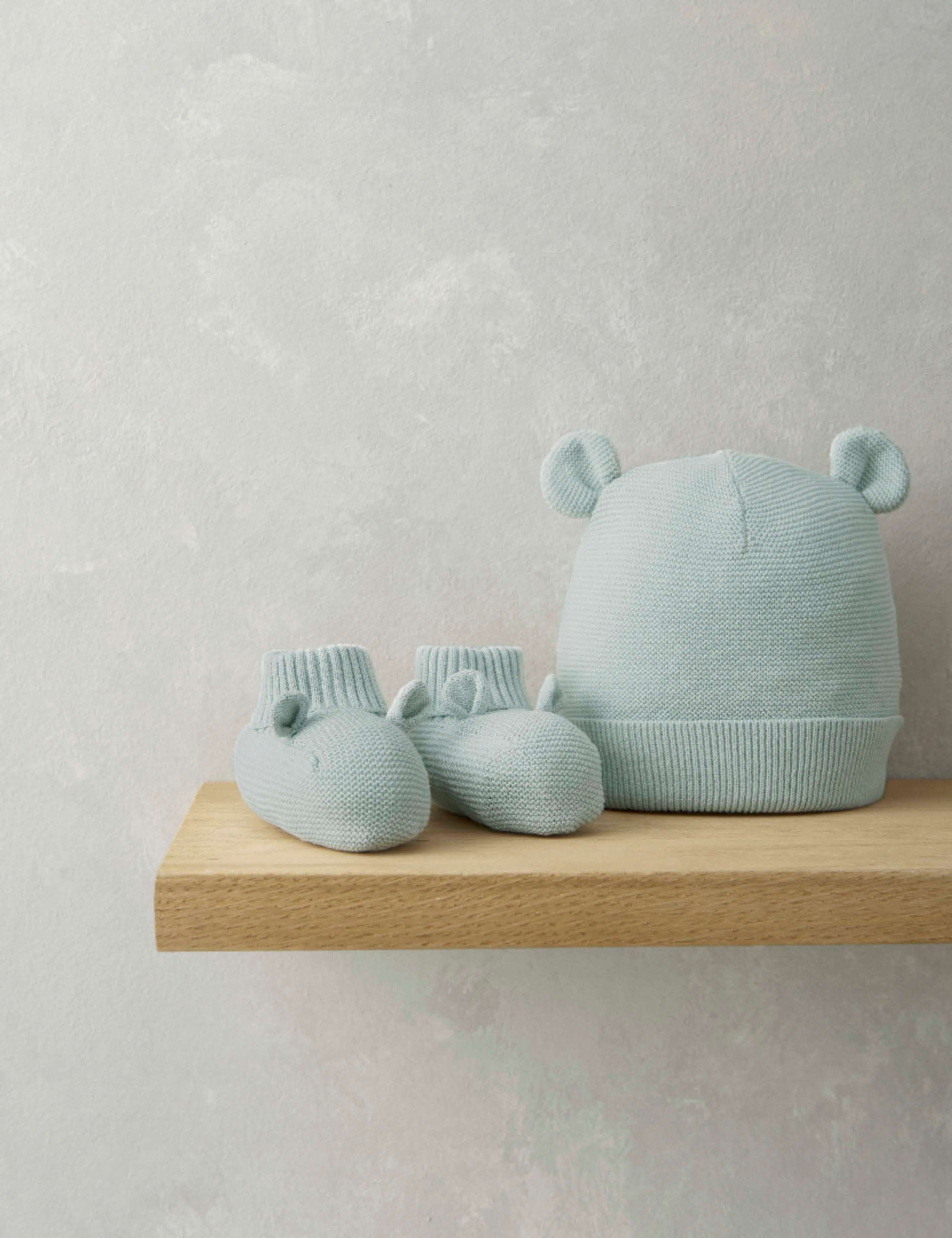 Knitted Hat and Bootie Set (7lbs-6 Mths) 1 of 4