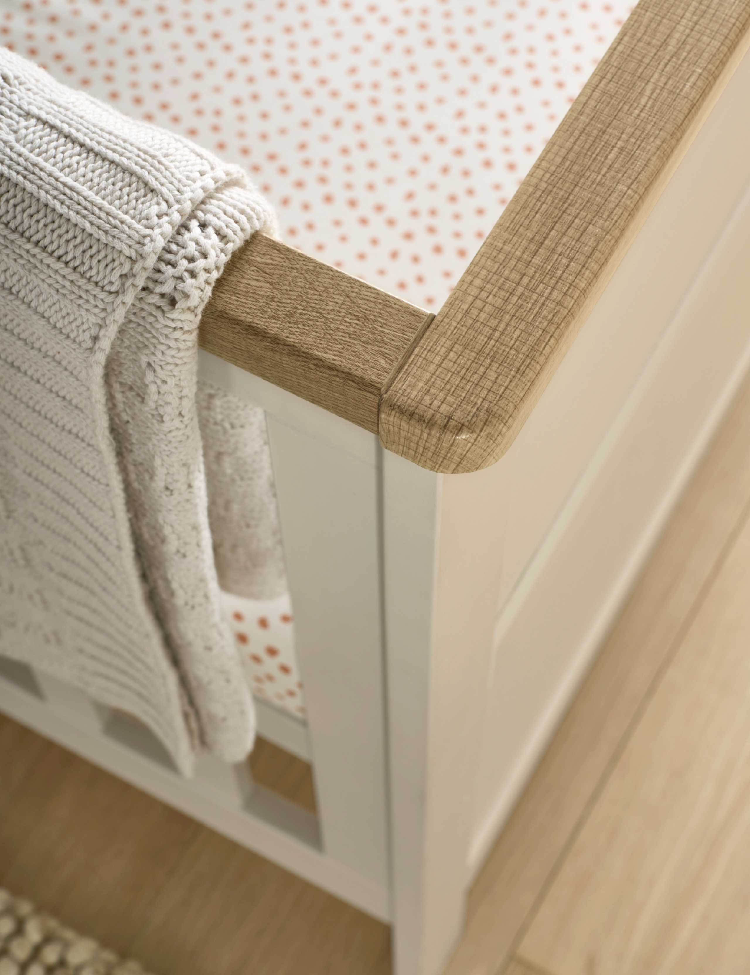 Wedmore Adjustable Cotbed 2 of 6