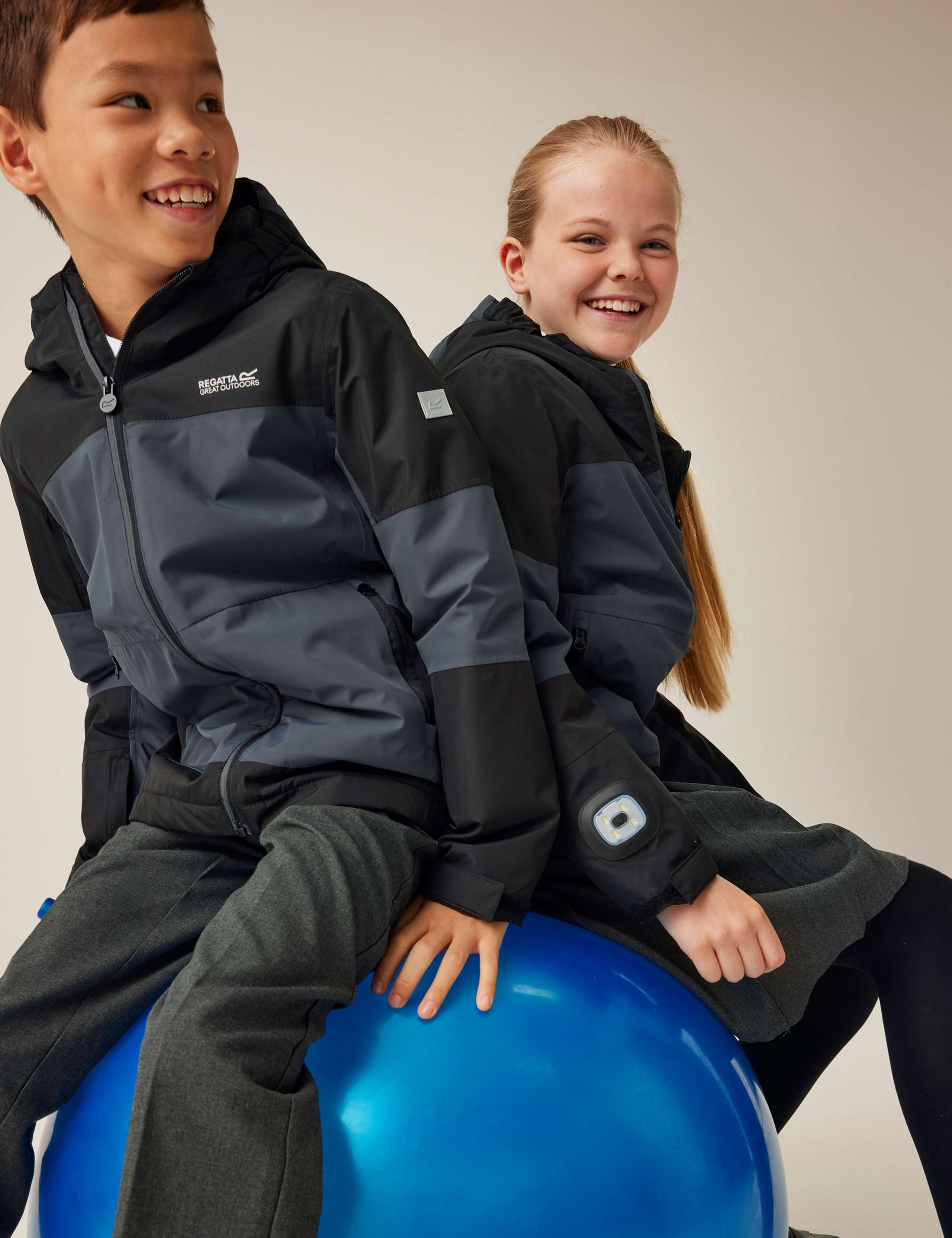 Beamz IV Hooded Raincoat (3-14 Yrs) 4 of 7