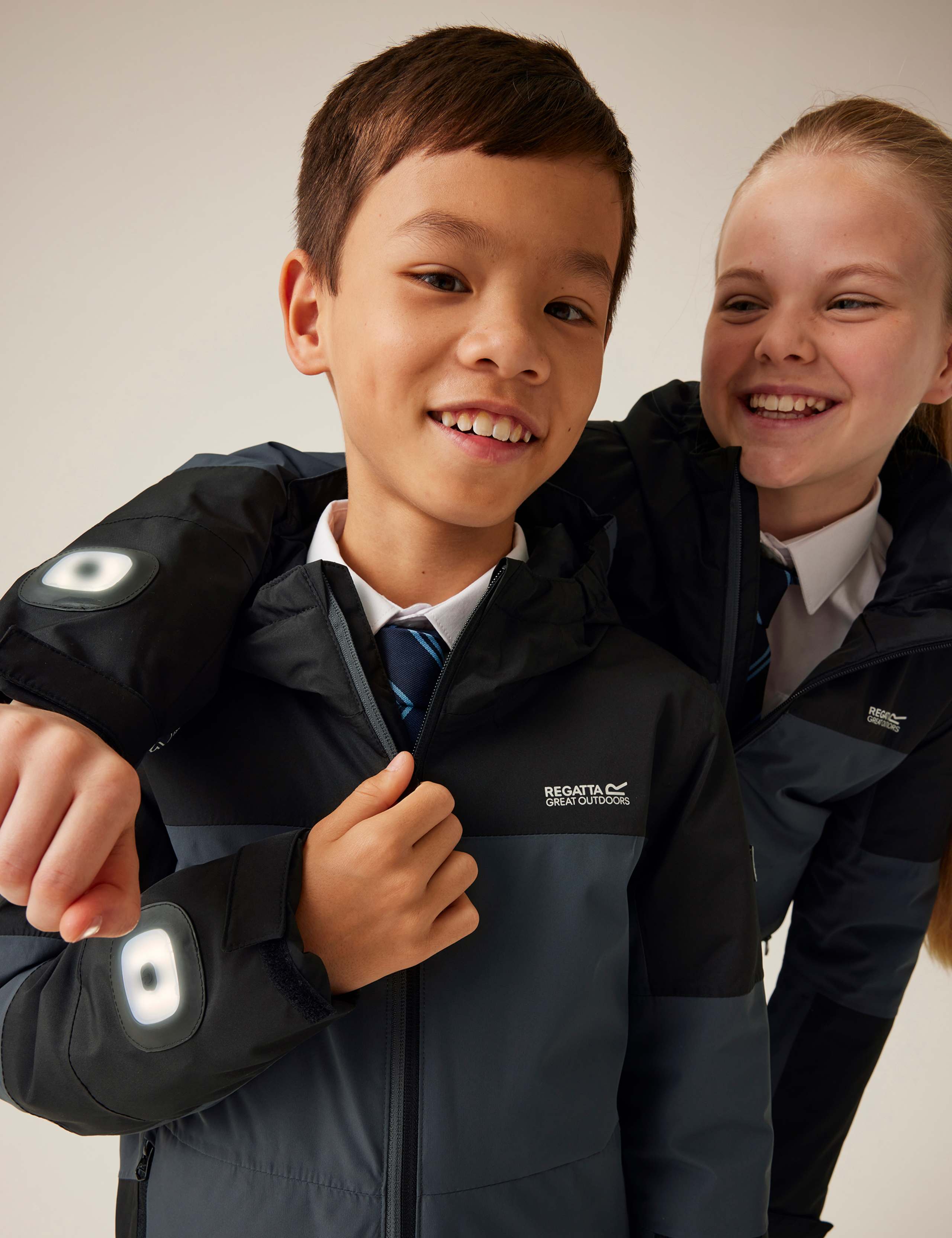 Beamz IV Hooded Raincoat (3-14 Yrs) 5 of 7