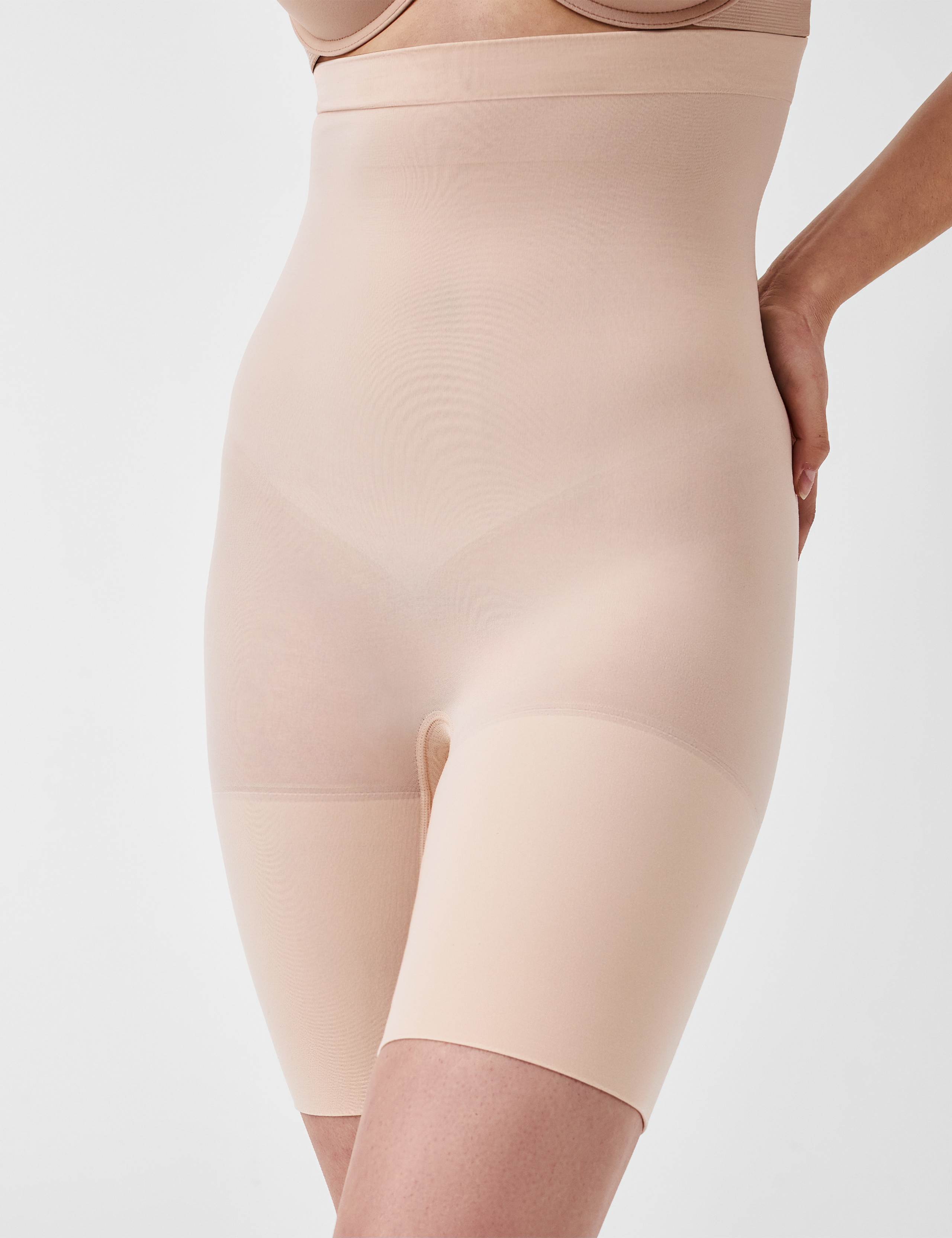 Everyday Seamless Shaping Medium Control High-Waisted Shorts 4 of 4
