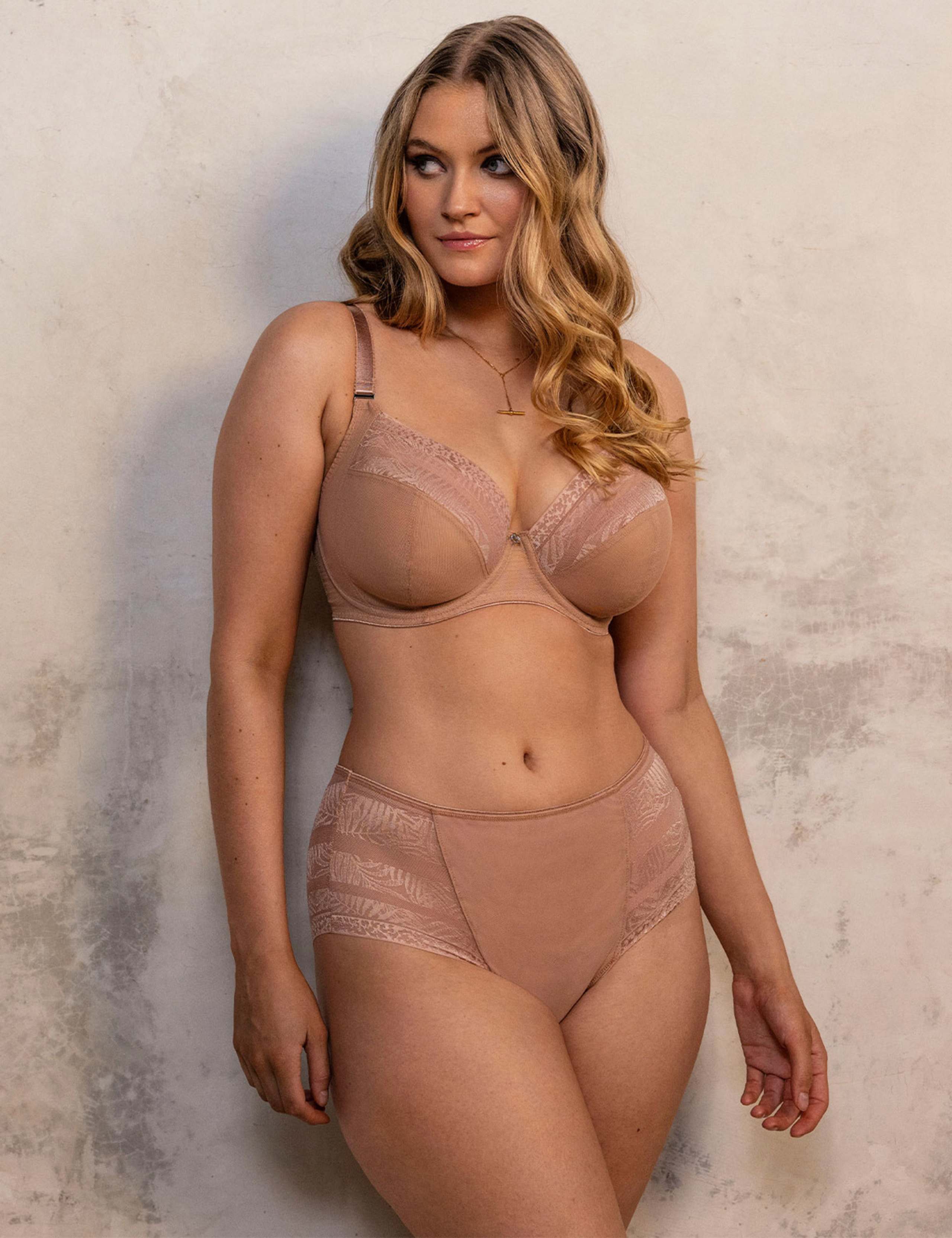 Devote Lace Wired Side Support Plunge Bra 5 of 5