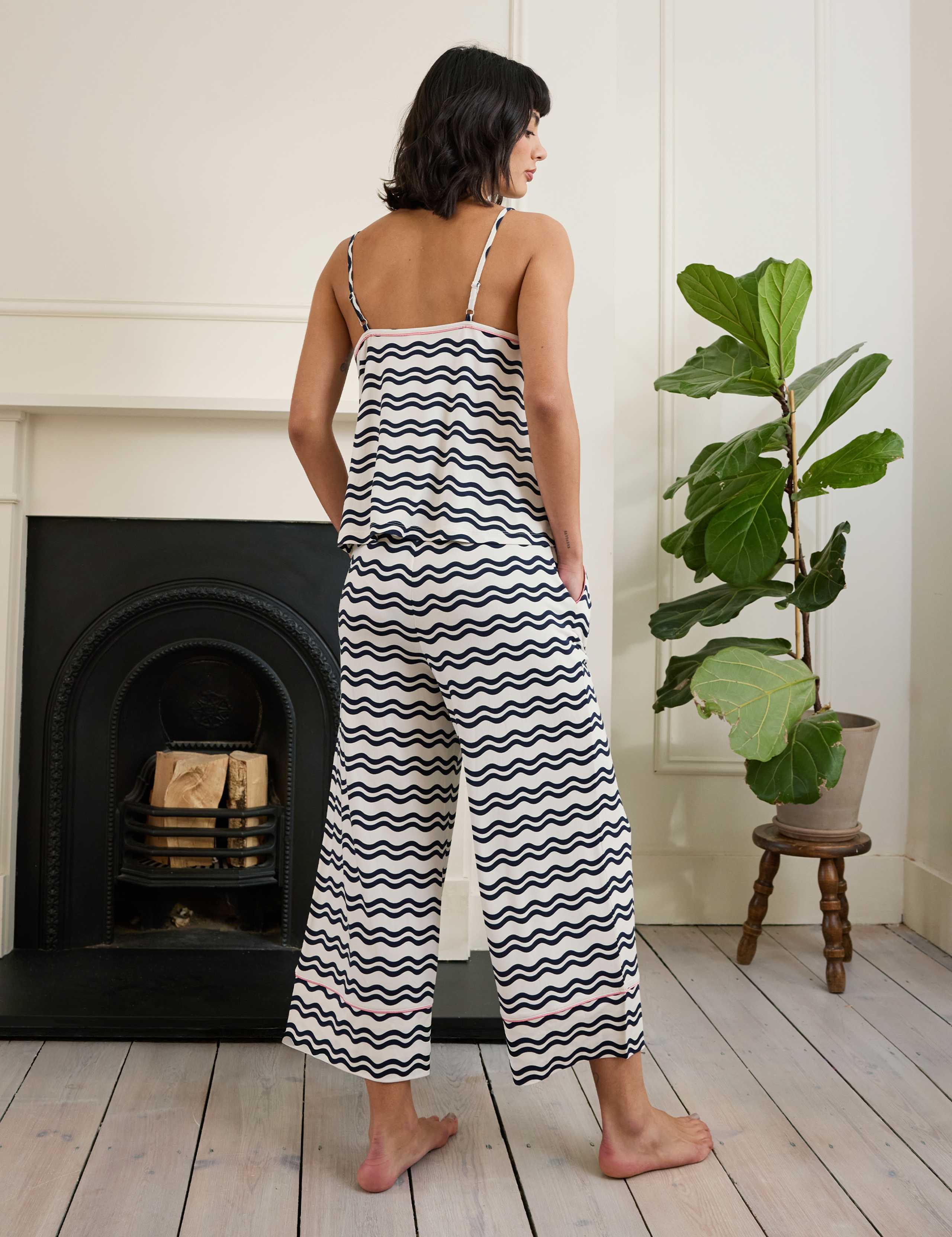 Wavy Striped Cropped Pyjama Set 2 of 5