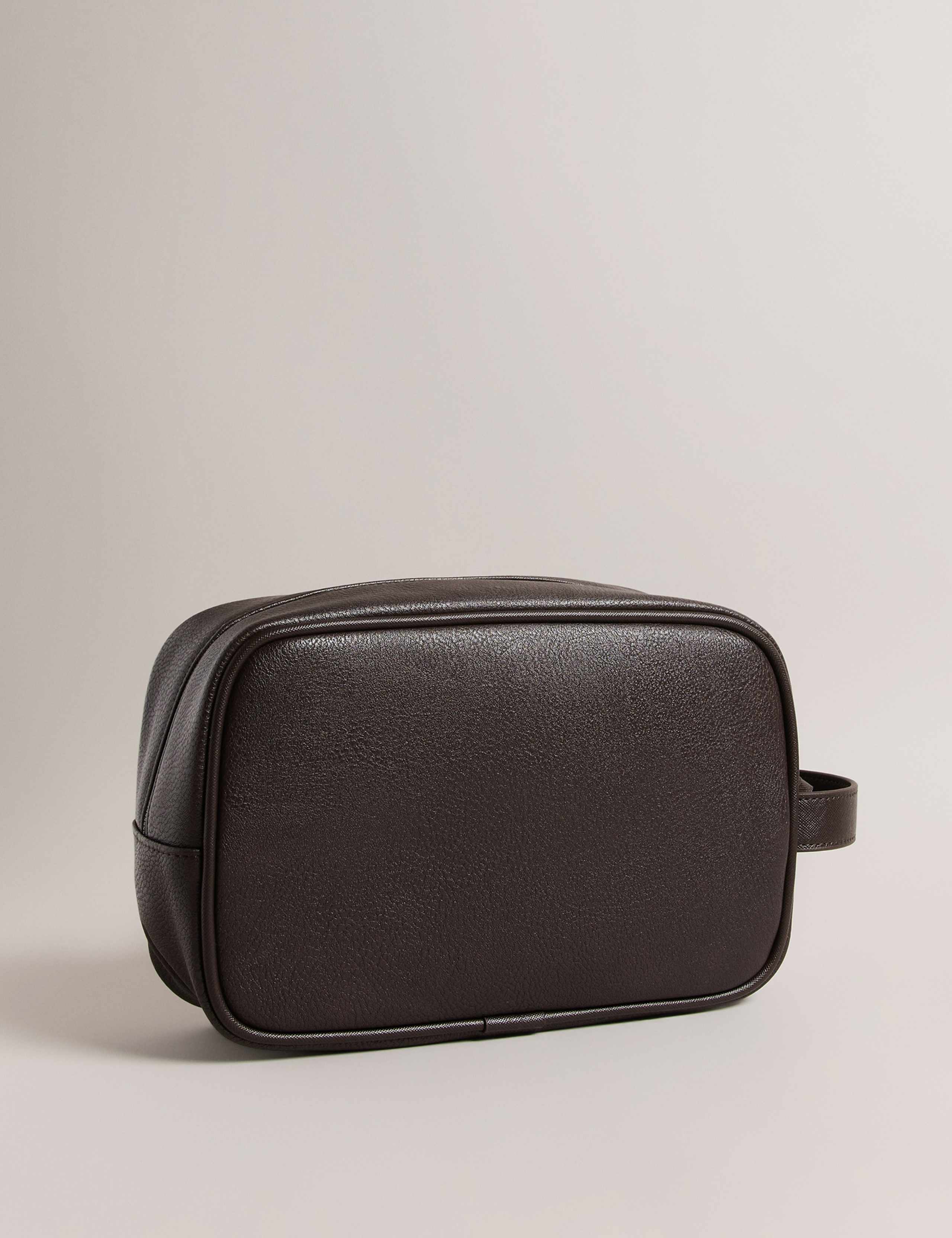 Leather Washbag 2 of 3