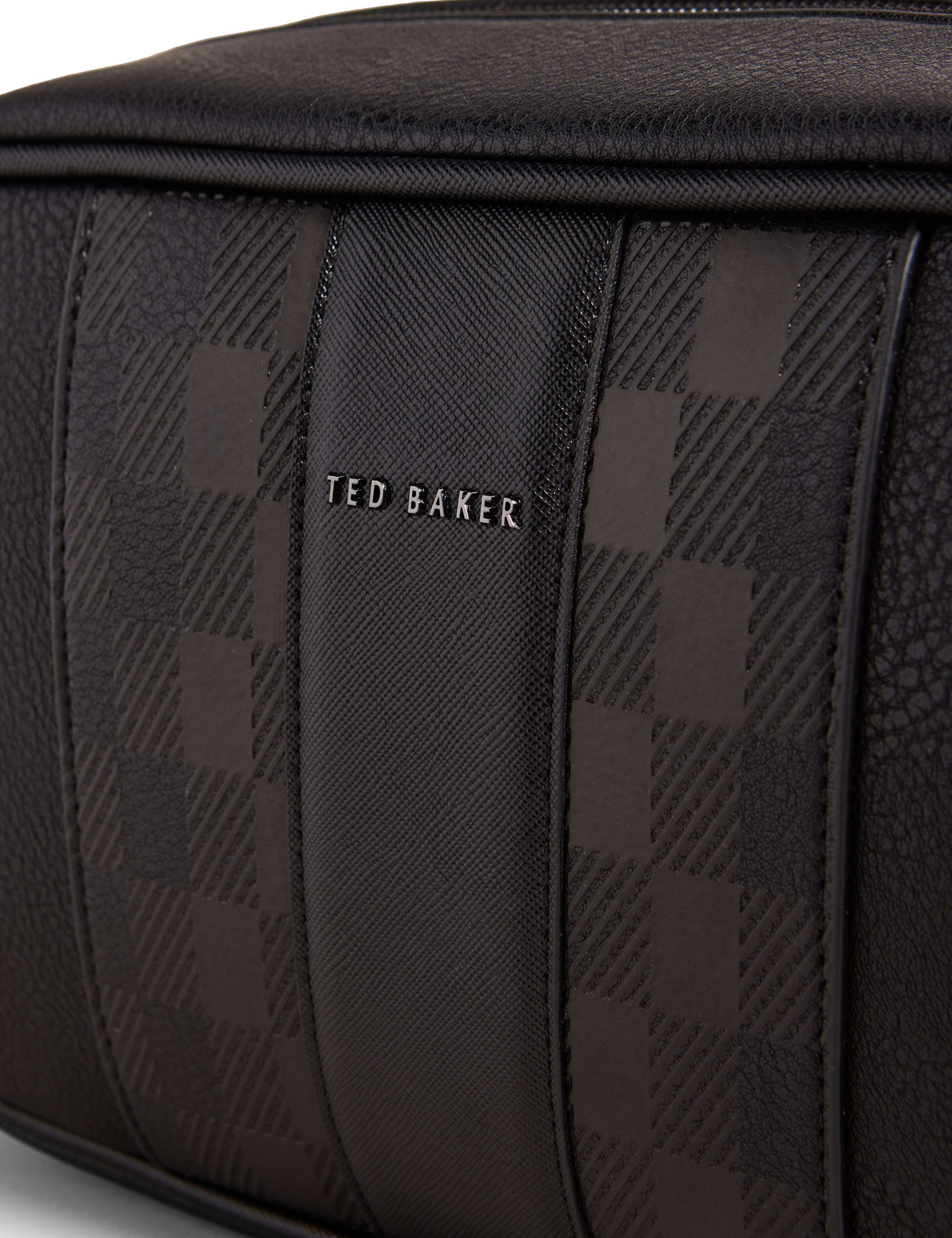 Textured Washbag 2 of 3