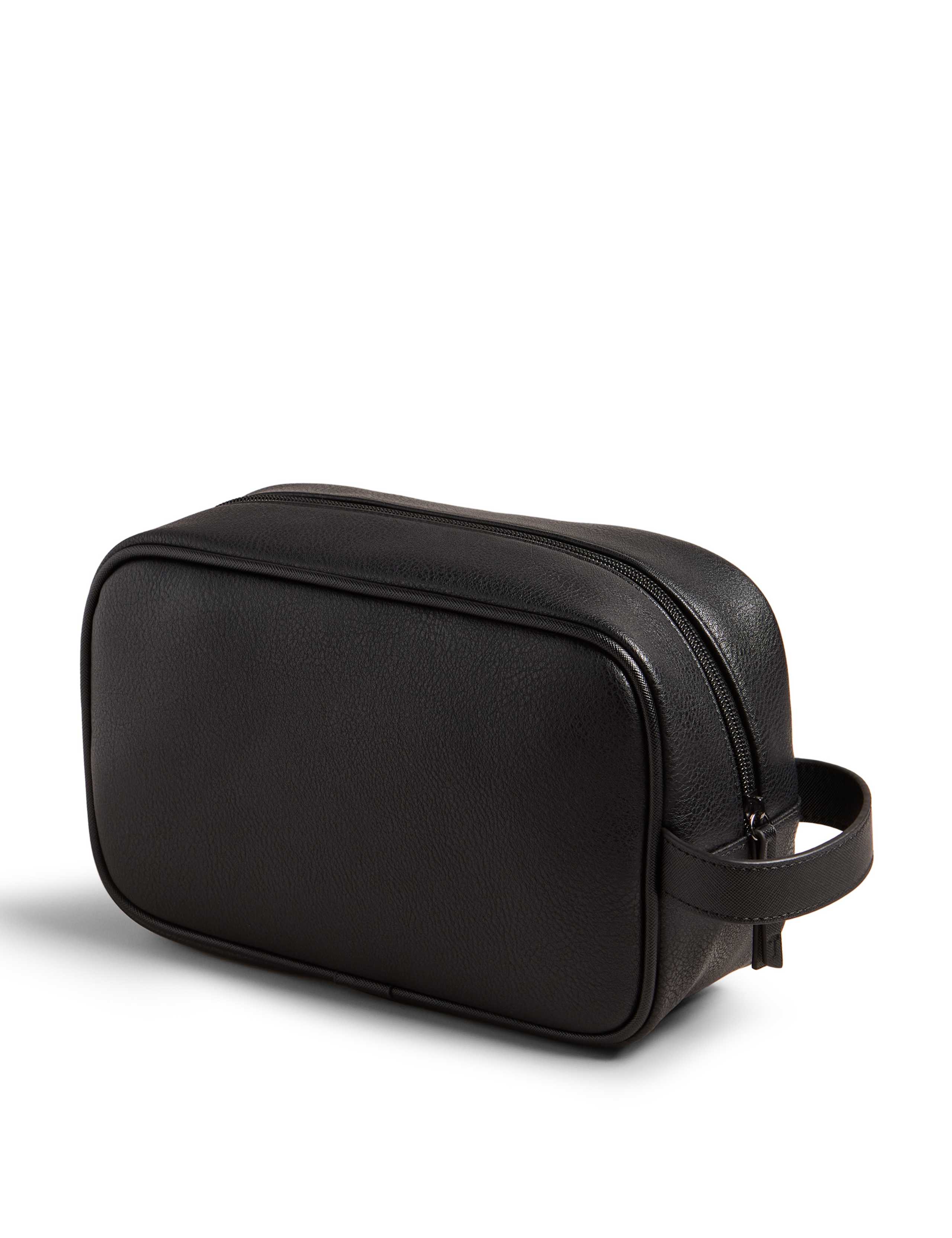 Textured Washbag 3 of 3