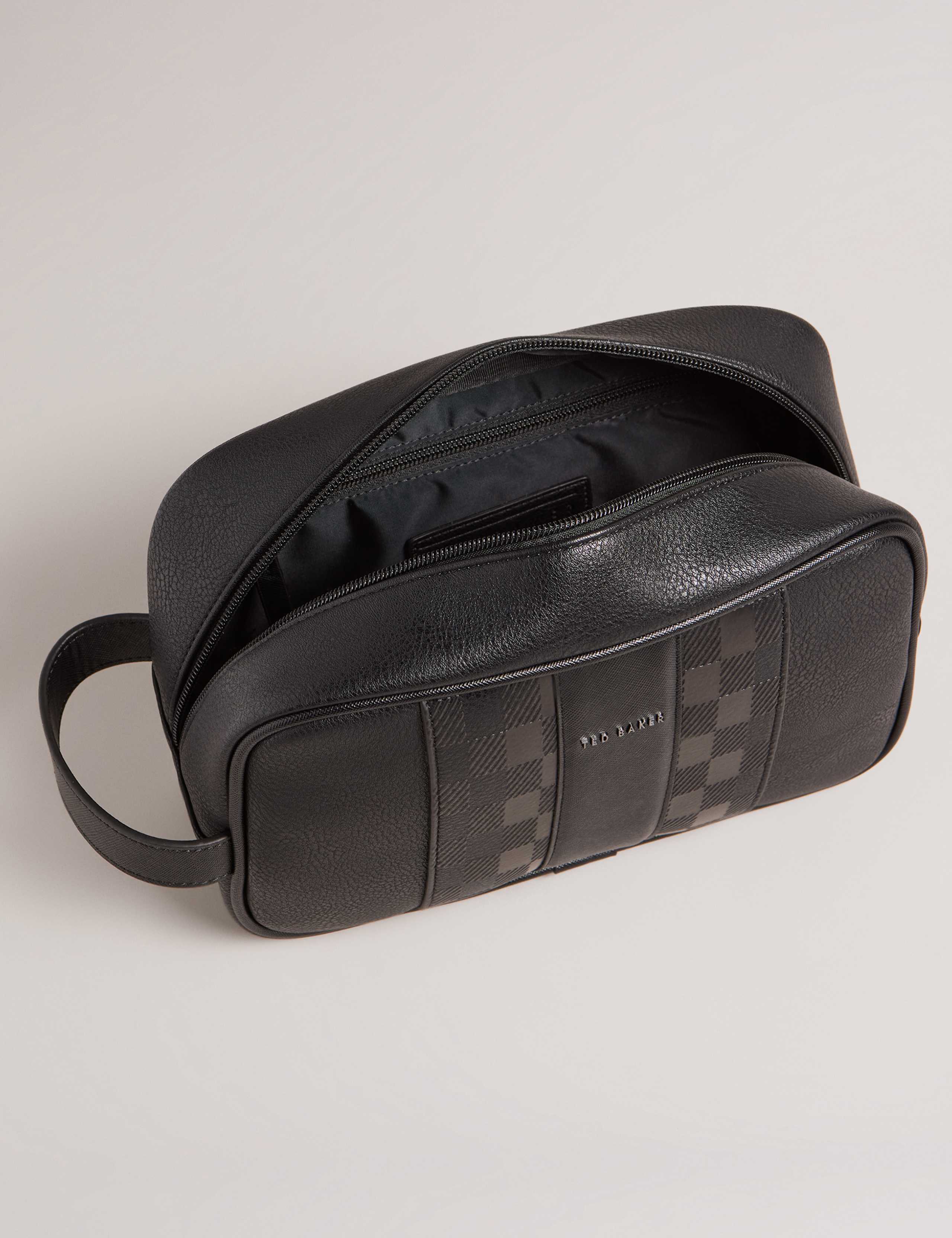 Textured Washbag 5 of 5