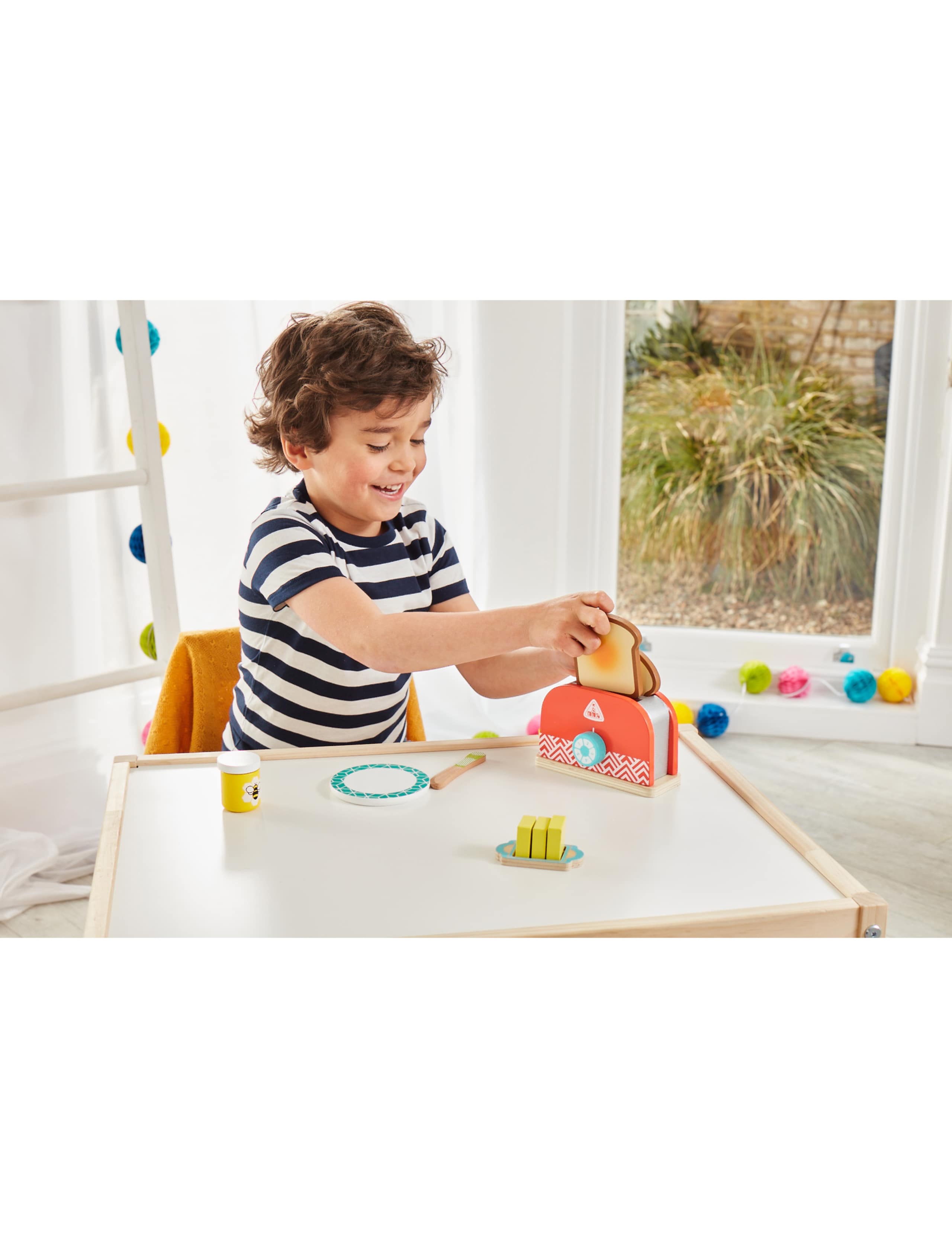 Wooden Toaster Playset (3+ Yrs) 3 of 3