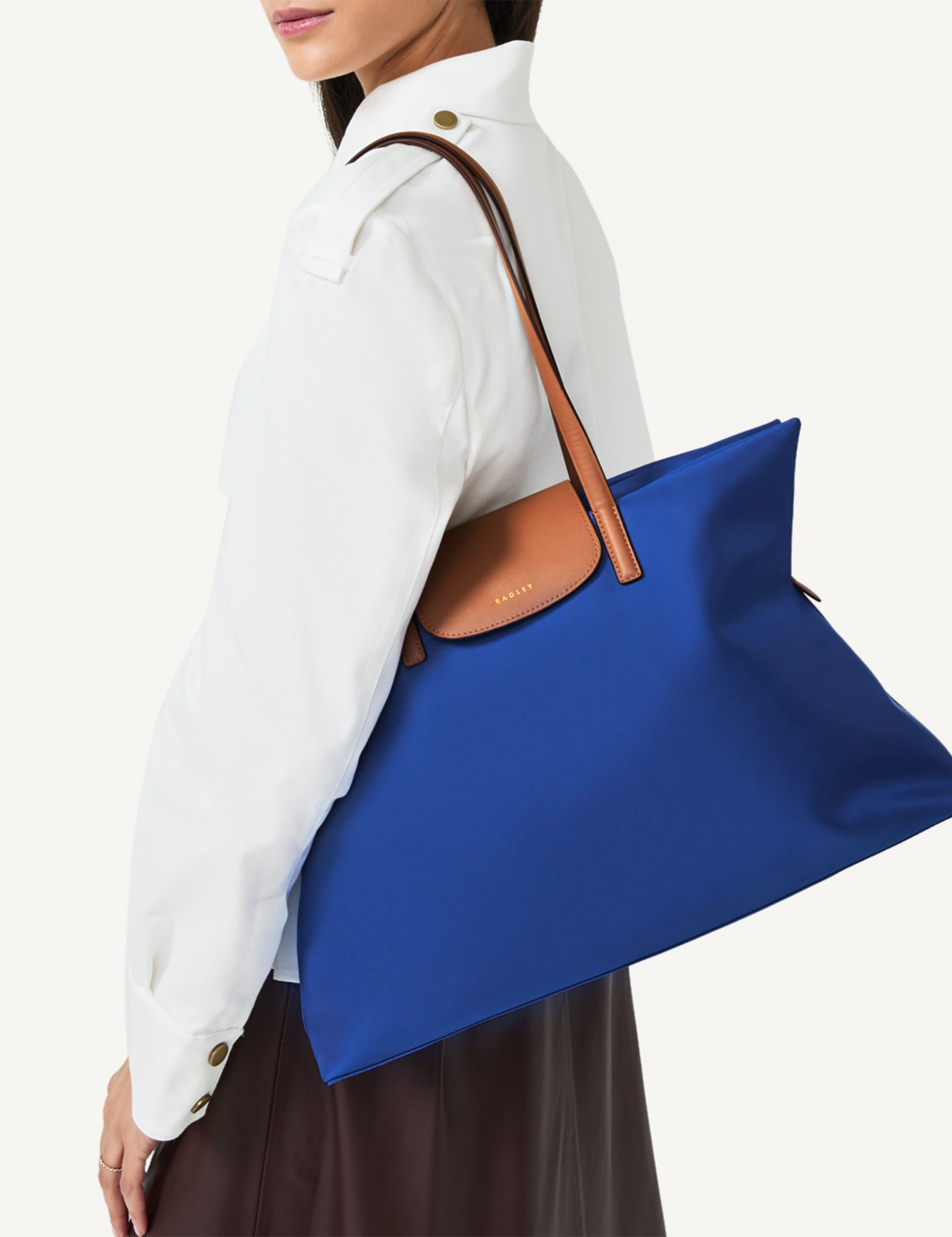 Pocket Essentials Medium Zip Tote Bag 2 of 2