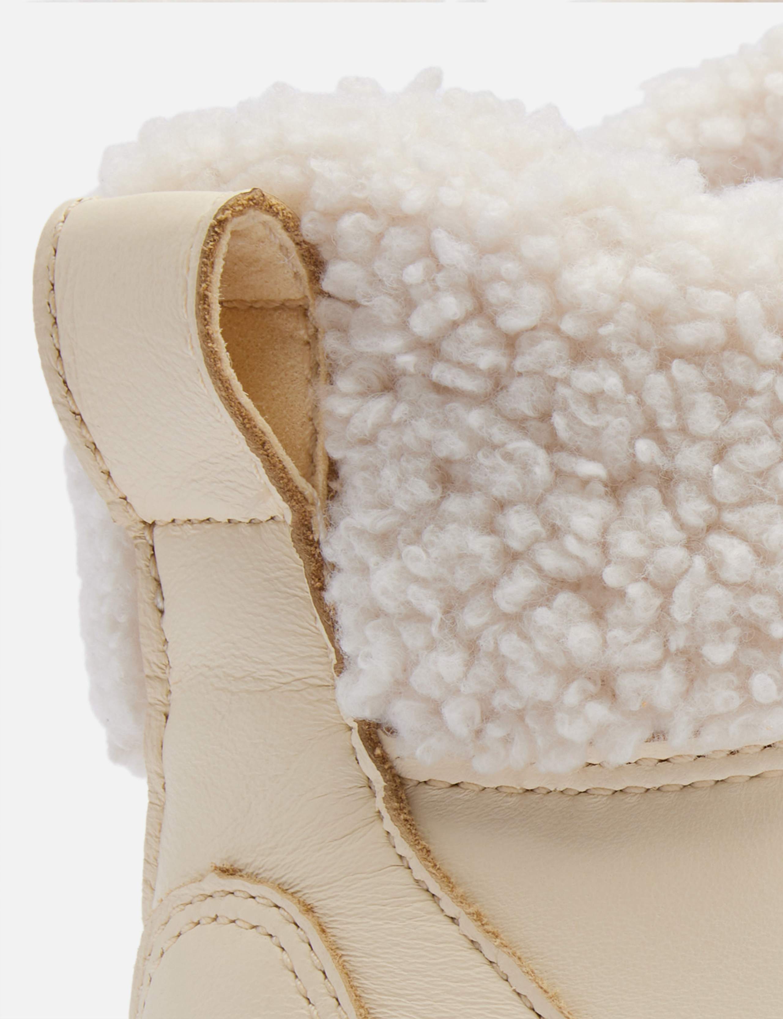 Out N About IV Chillz Leather Walking Boots 7 of 7