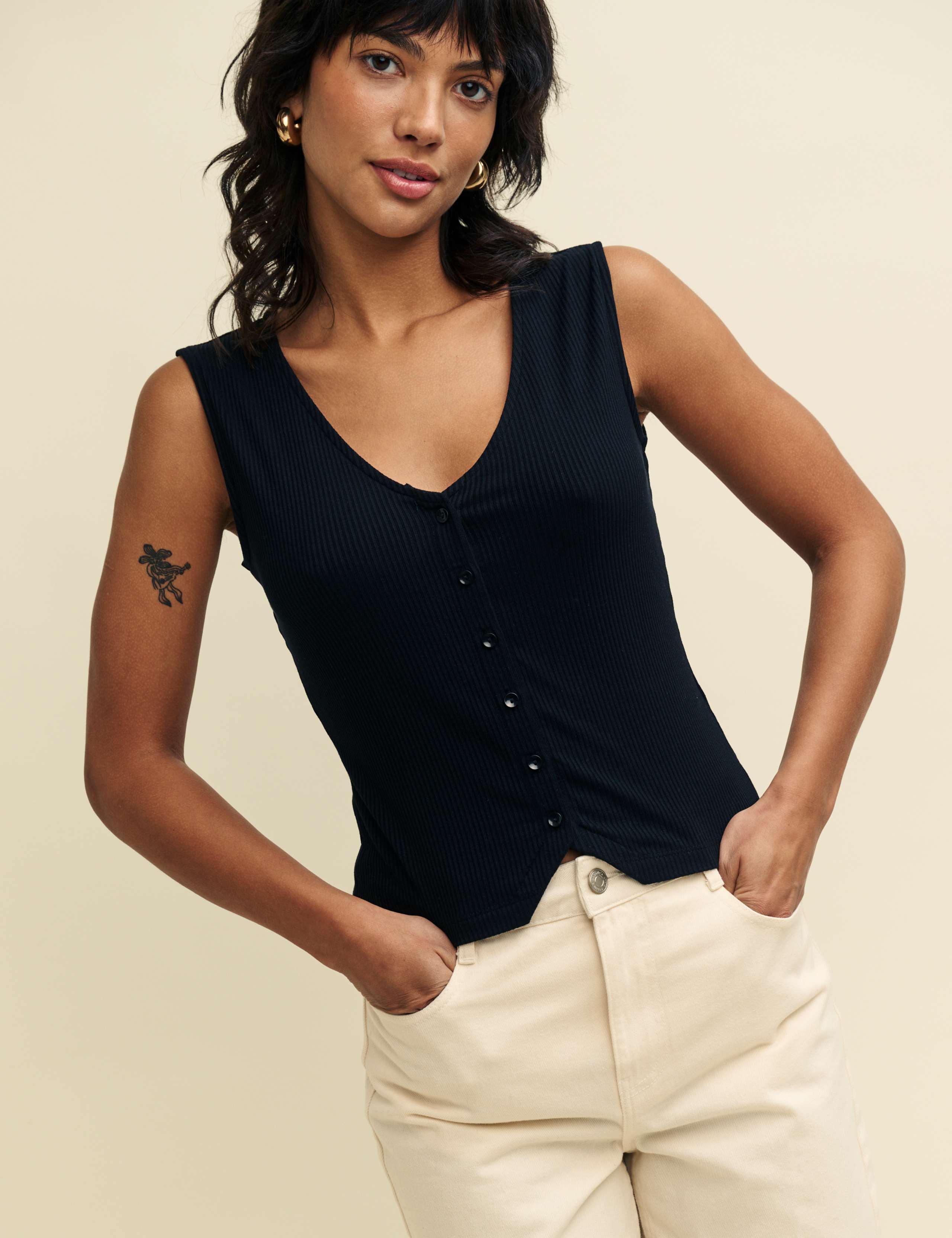 トップス HUG YOUR SKIN V neck sleeveless HUG YOUR SKIN V neck sleeveless - メルカリ