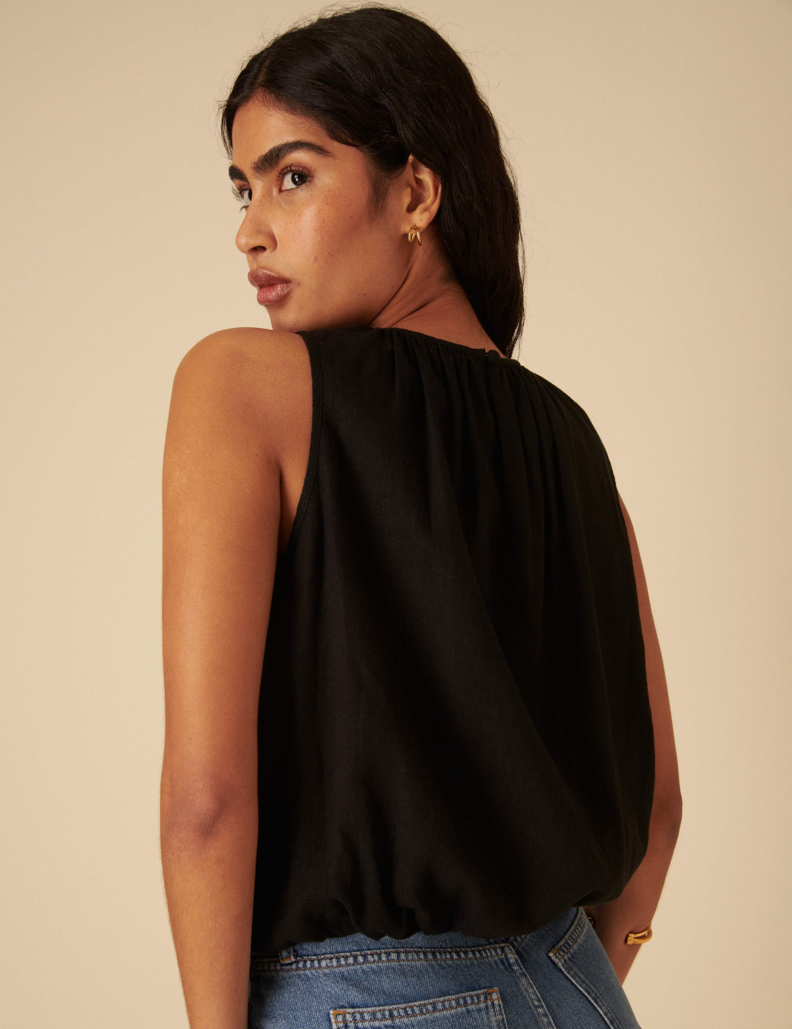 Linen Rich Bubble Hem Vest 3 of 6